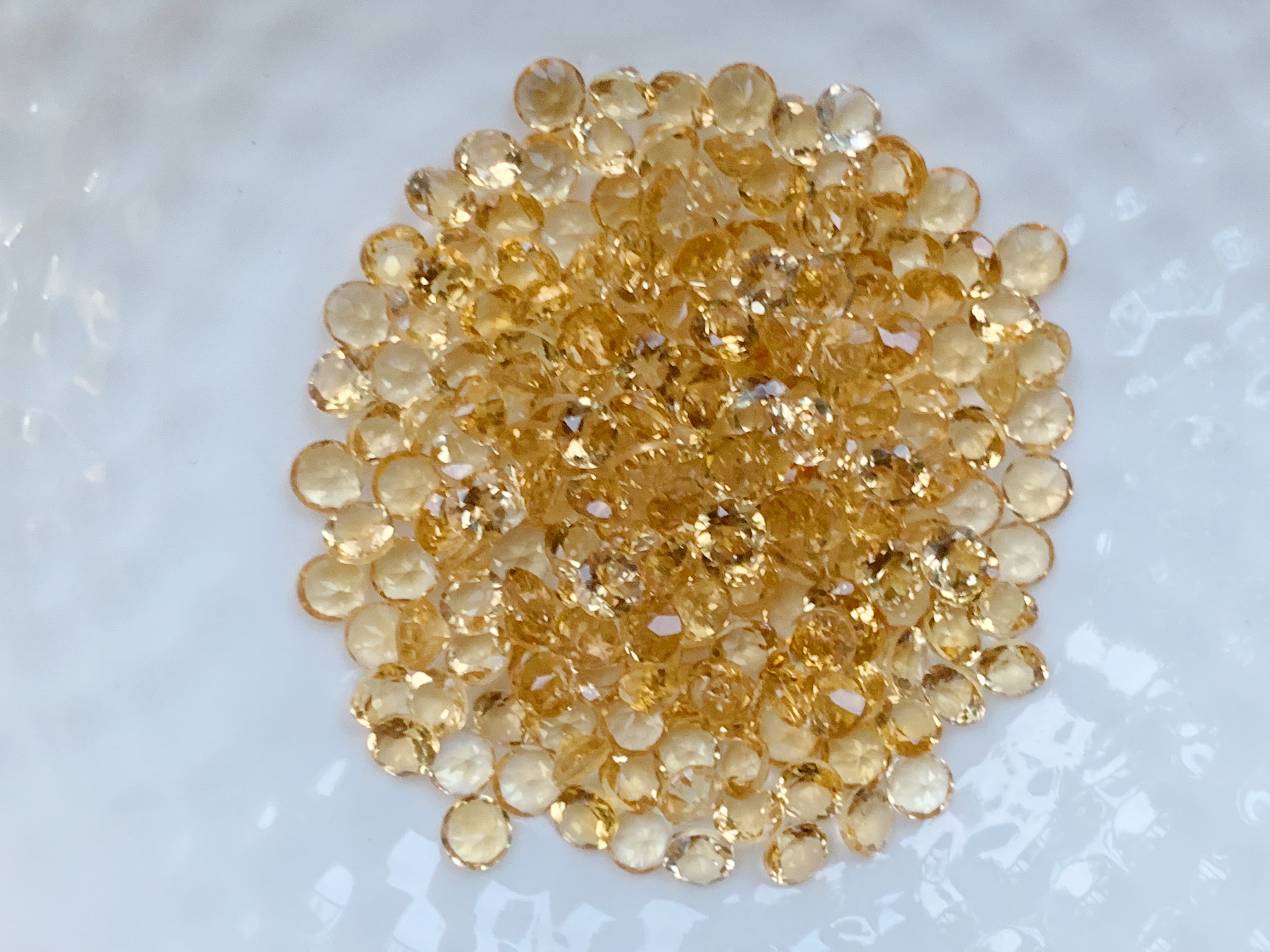 ซิทรินอ่อนกลม 3.0 มม. 5 กะรัต