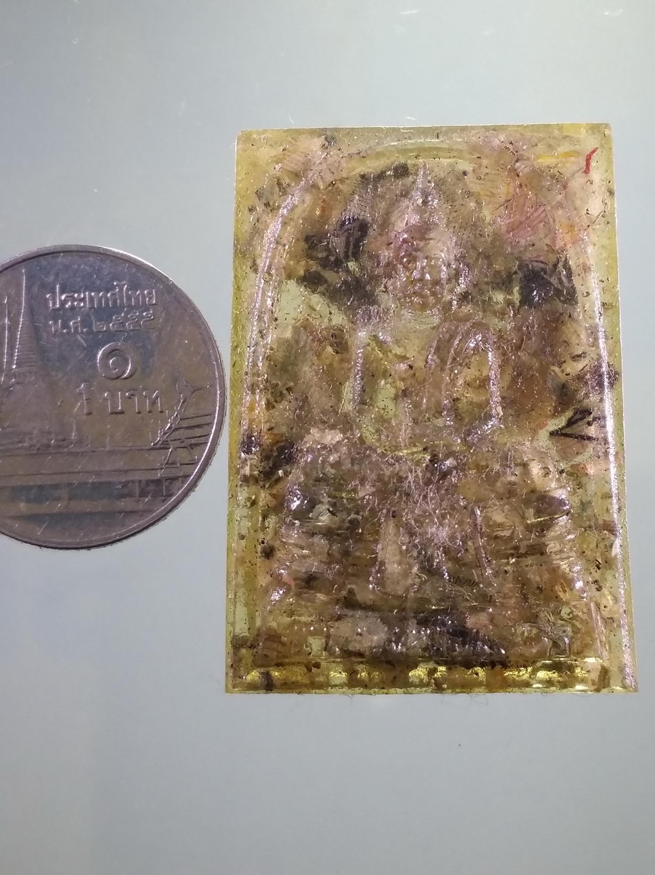 รหัสสินค้า พระเนื้อดิน เนื้อผง เนื้อว่าน 148 หลวงพ่อโสธร เนื้อเรซิ่นผสมธนบัตร วัดโสธรวรารามวรวิหารจังหวัดฉะเชิงเทรา ขนาดเทียบกับเหรียญบาท