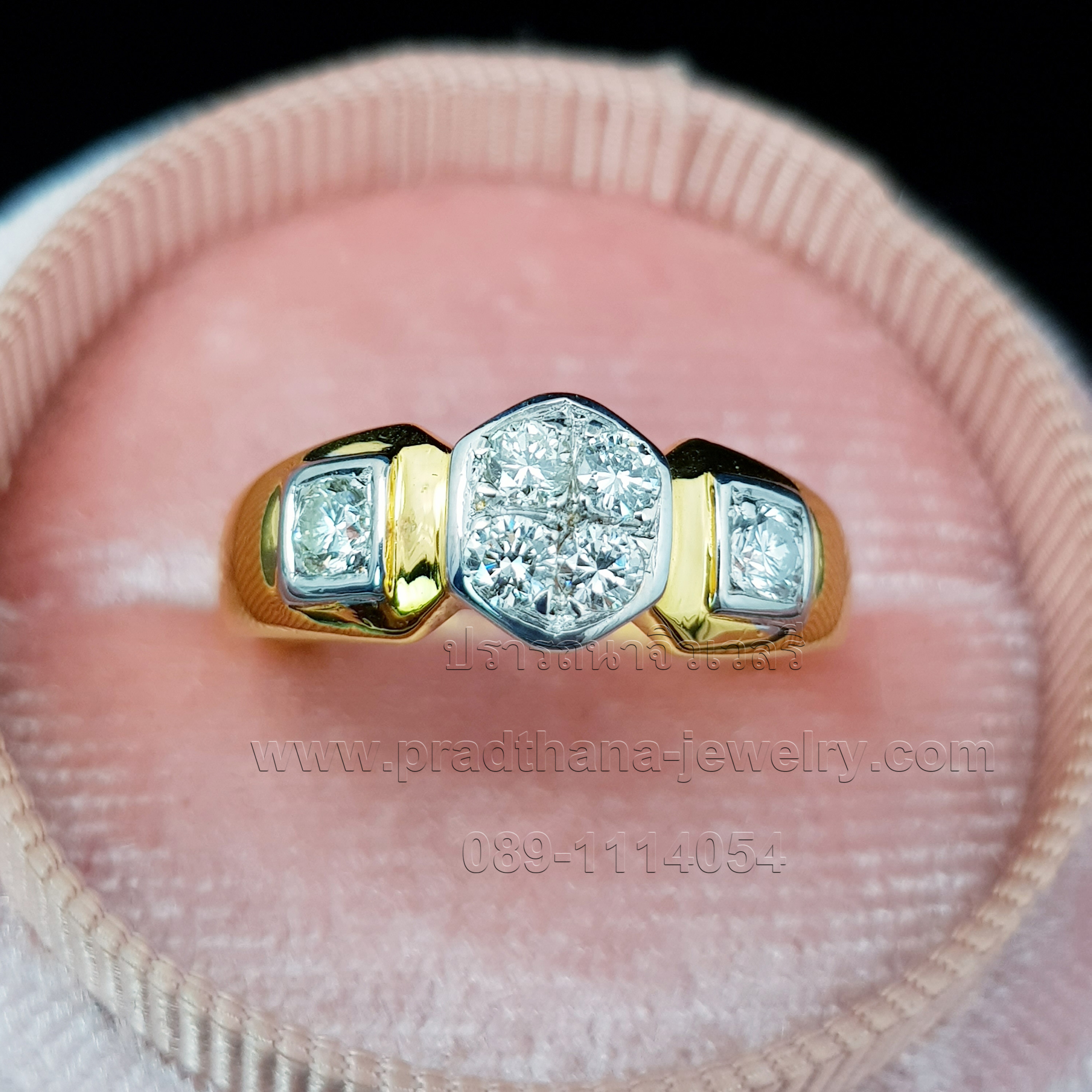 แหวนเพชรกระจุกกลางบ่าเพชร