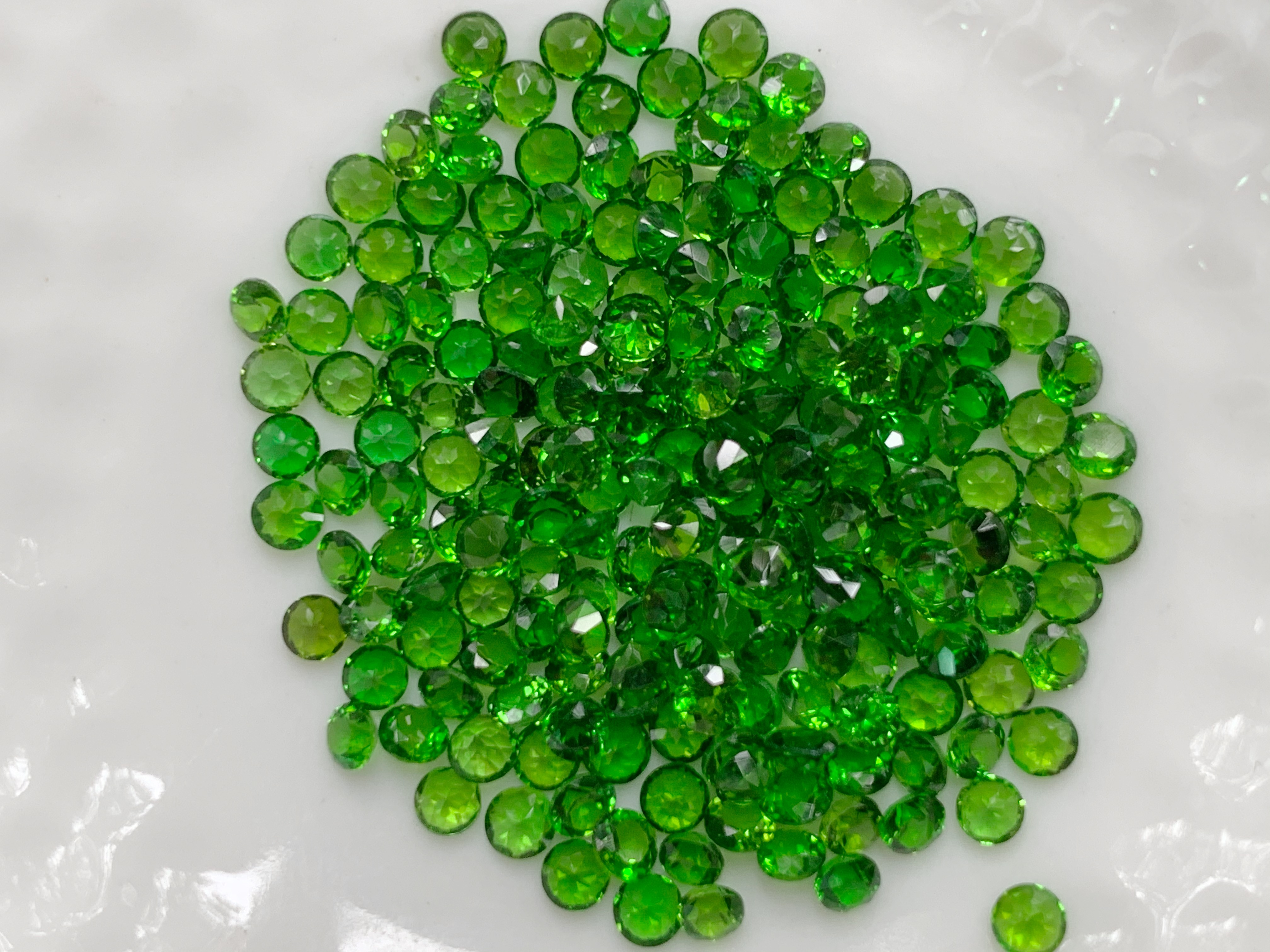 โครมไดออฟไซด์กลม 2.5 มม. 1 กะรัต