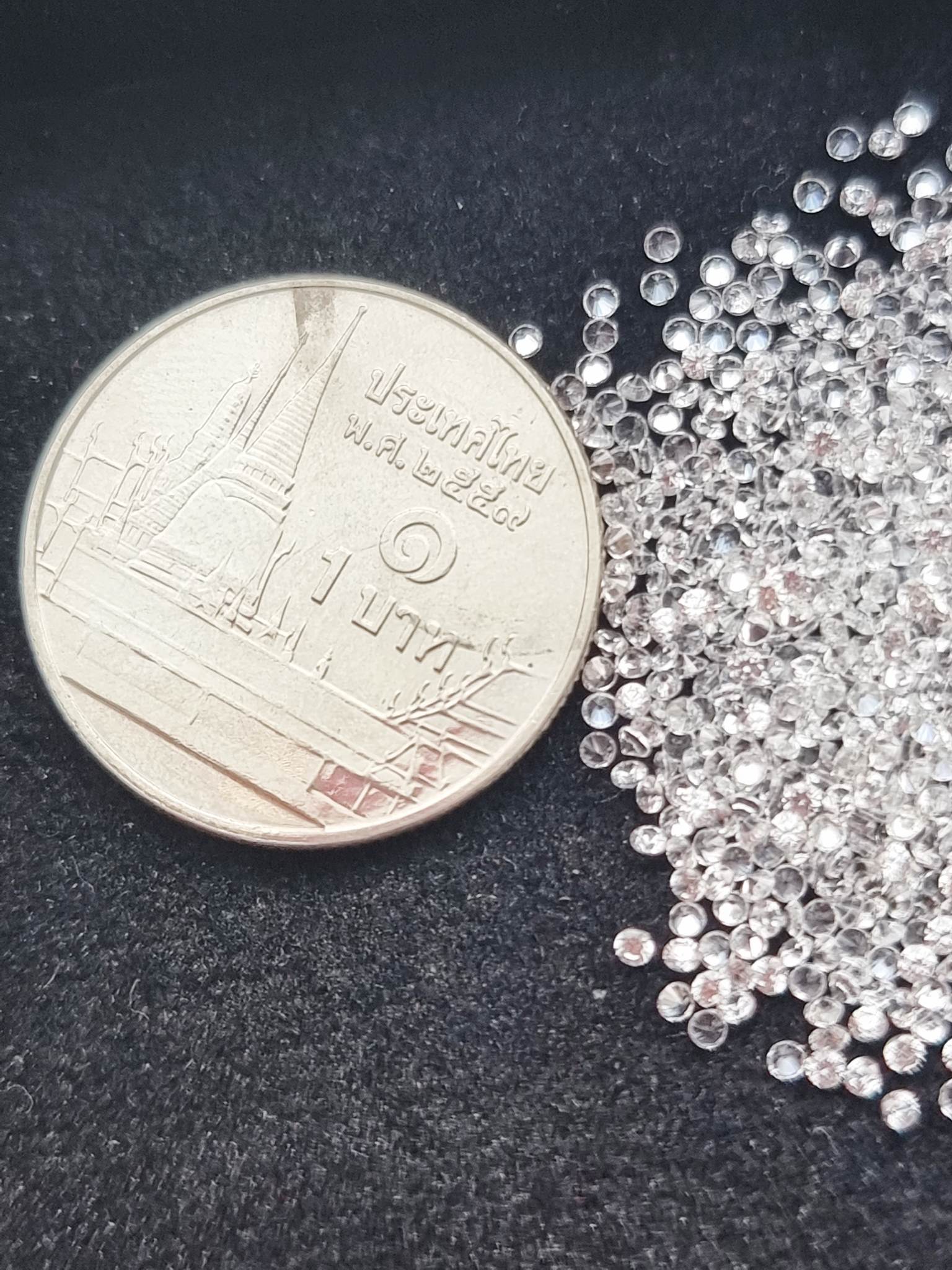 เพทายขาวกลมเจียรเหลี่ยม Size 1.2 มม. 1 กะรัต