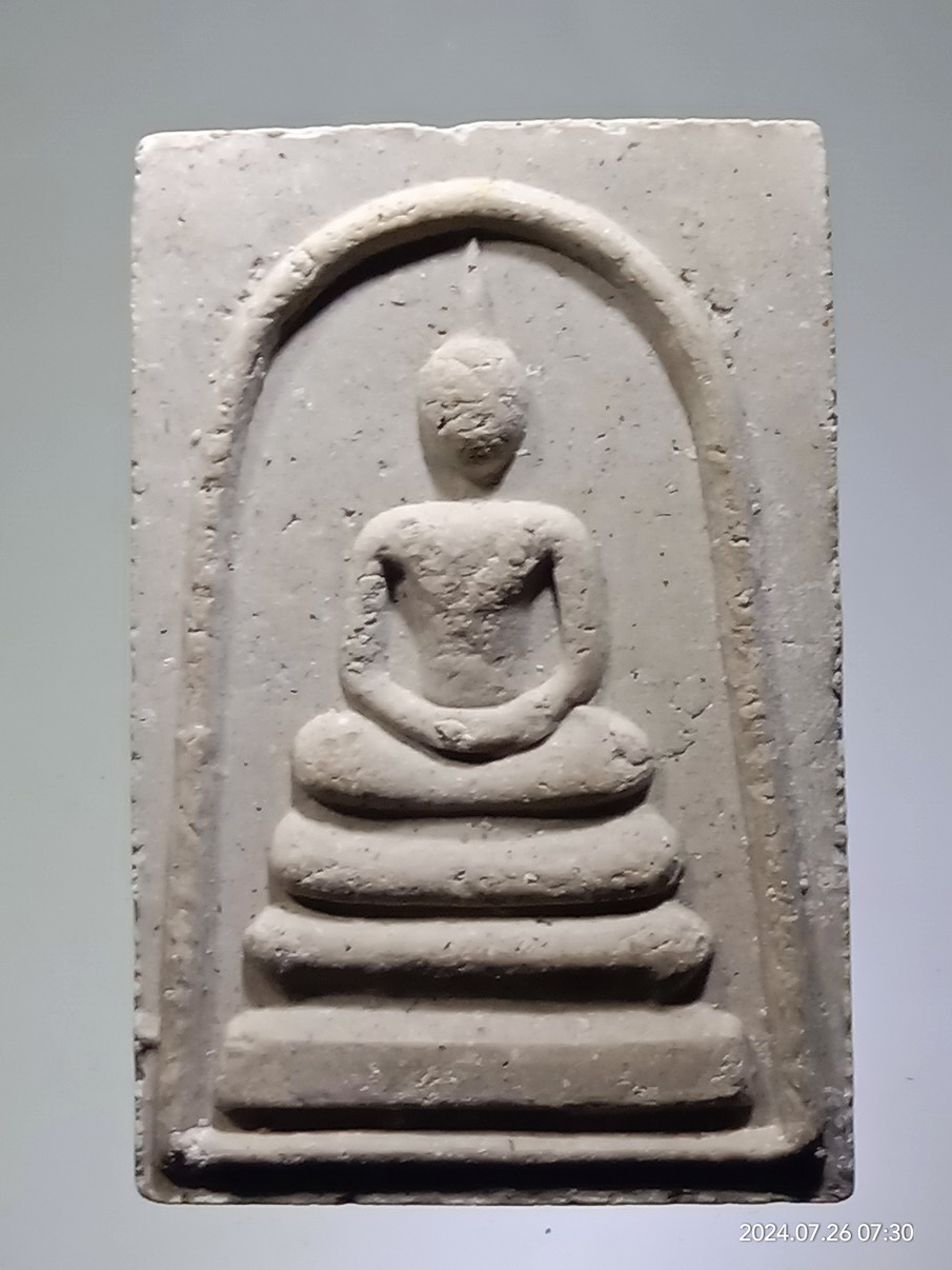 รหัสสินค้า พระสมเด็จ วัดต่างๆ 1253 พระสมเด็จเนื้อผง สีคล้ายปูนซีเมนต์ พิมพ์สองหน้า ไม่ทราบที่