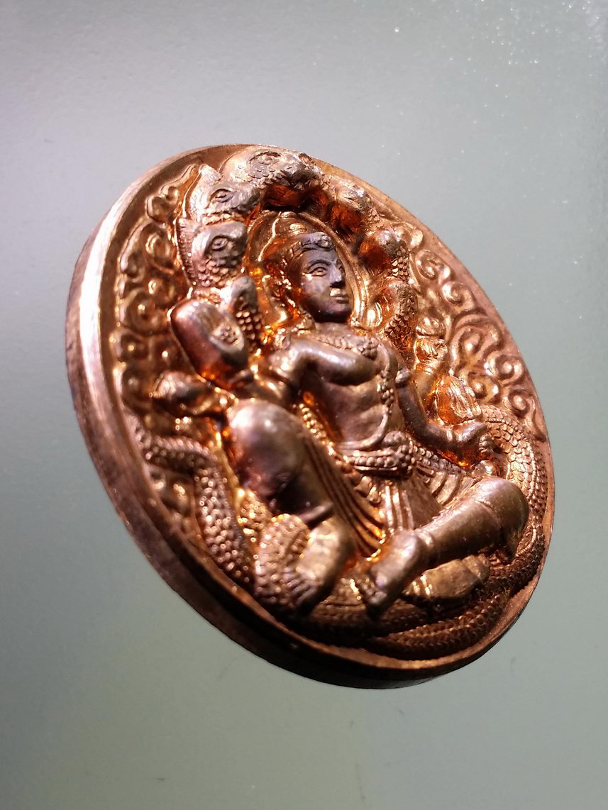 รหัสสินค้า จตุคามรามเทพ 021 เหรียญทองแดง พระเทวราชโพธิสัตว์ จตุคามรามเทพ รุ่น พระบรมธาตุหลักเมือง 50 จัดสร้างโดยวัดพระมหาธาตุฯ จ.นครศรีธรรมราช ตอกโค๊ต หมายเลข 2995