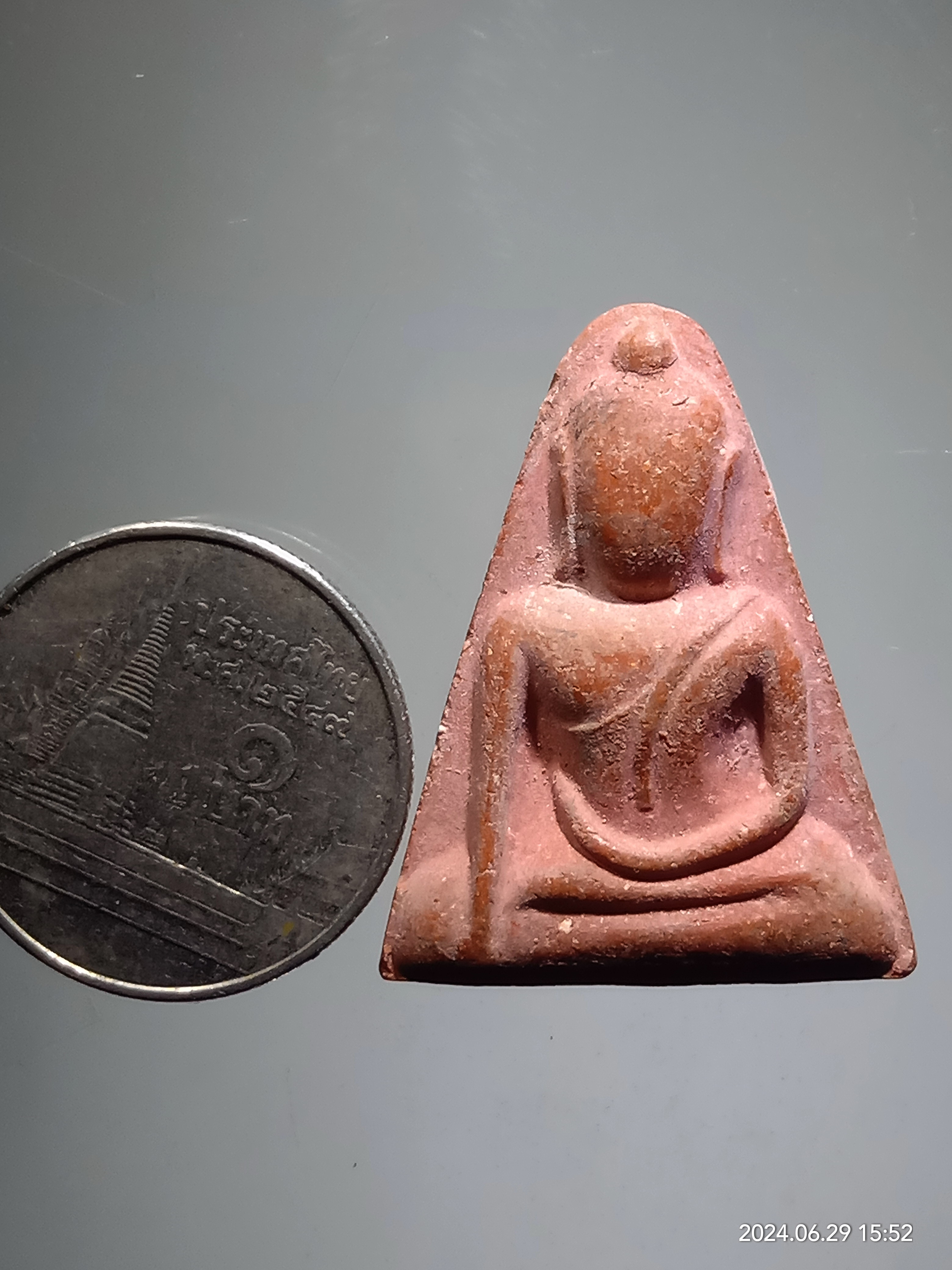 รหัสสินค้า พระเนื้อดิน เนื้อผง เนื้อว่าน 495 พระนางพญาเนื้อผง รุ่นทูลเกล้า สมเด็จพระญาณสังวร สมเด็จพระสังฆราช วัดบวรนิเวศวิหาร กรุงเทพฯ สร้างปี 2529 หายาก ปีลึก ครับ