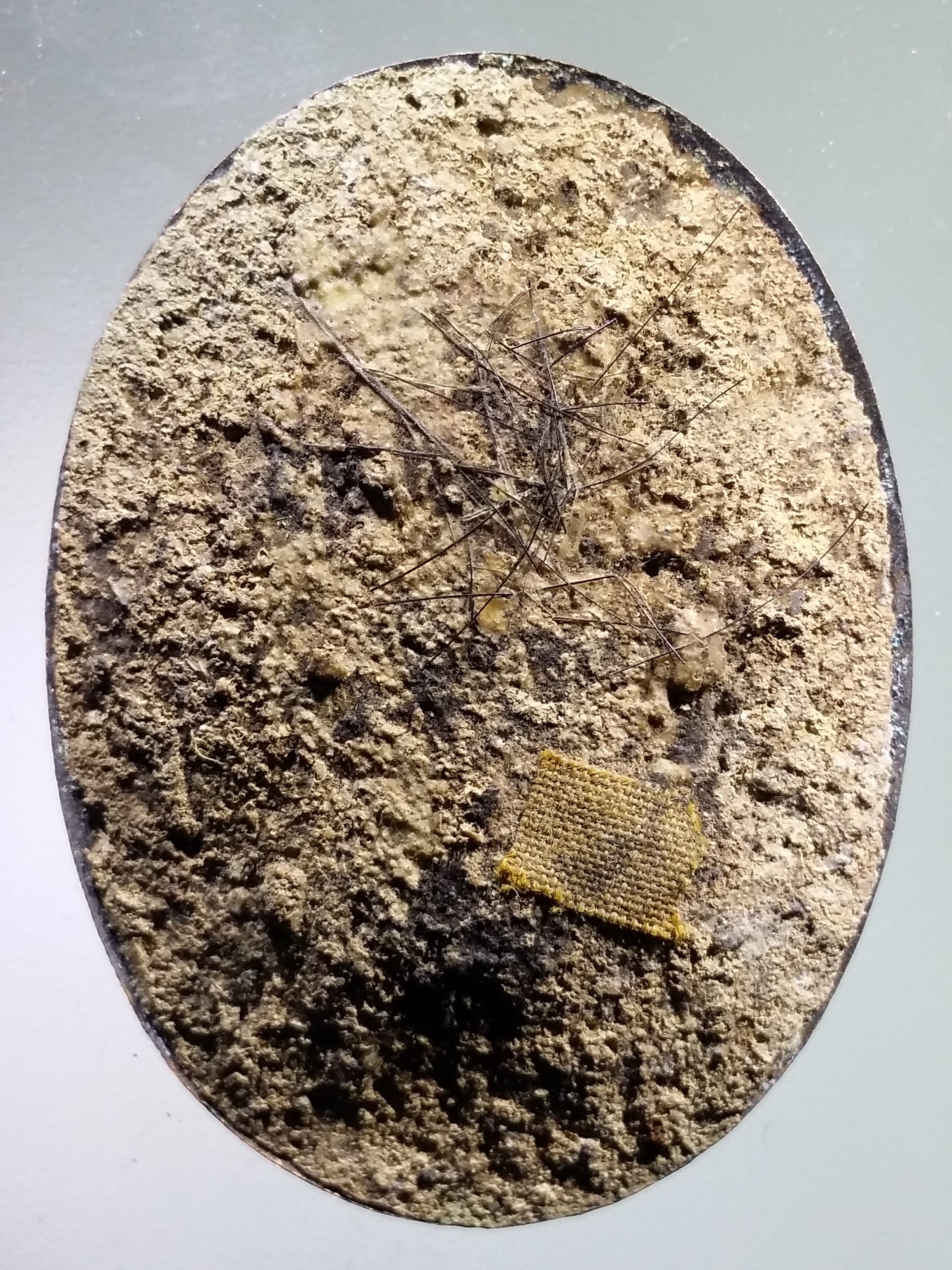 Antig LSD 065 ล็อกเก็ตหลังผงพุทธคุณ ติดจีวร และเส้นเกศา หลวงปู่เฉลียว ถิรปัญโญ วัดอรุณรัศมี