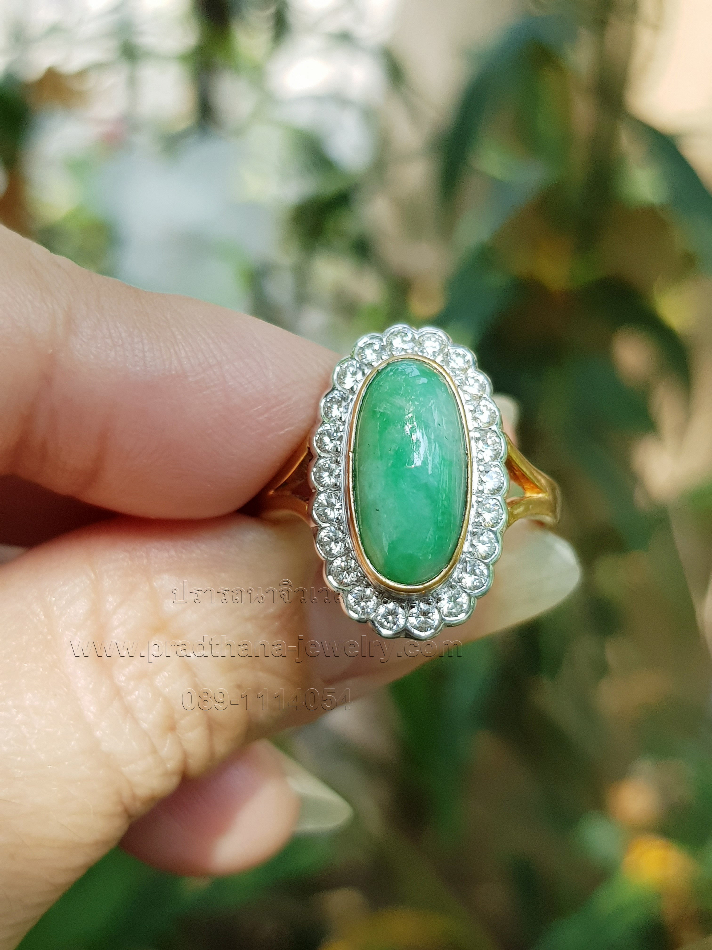 แหวนหยกล้อมเพชร