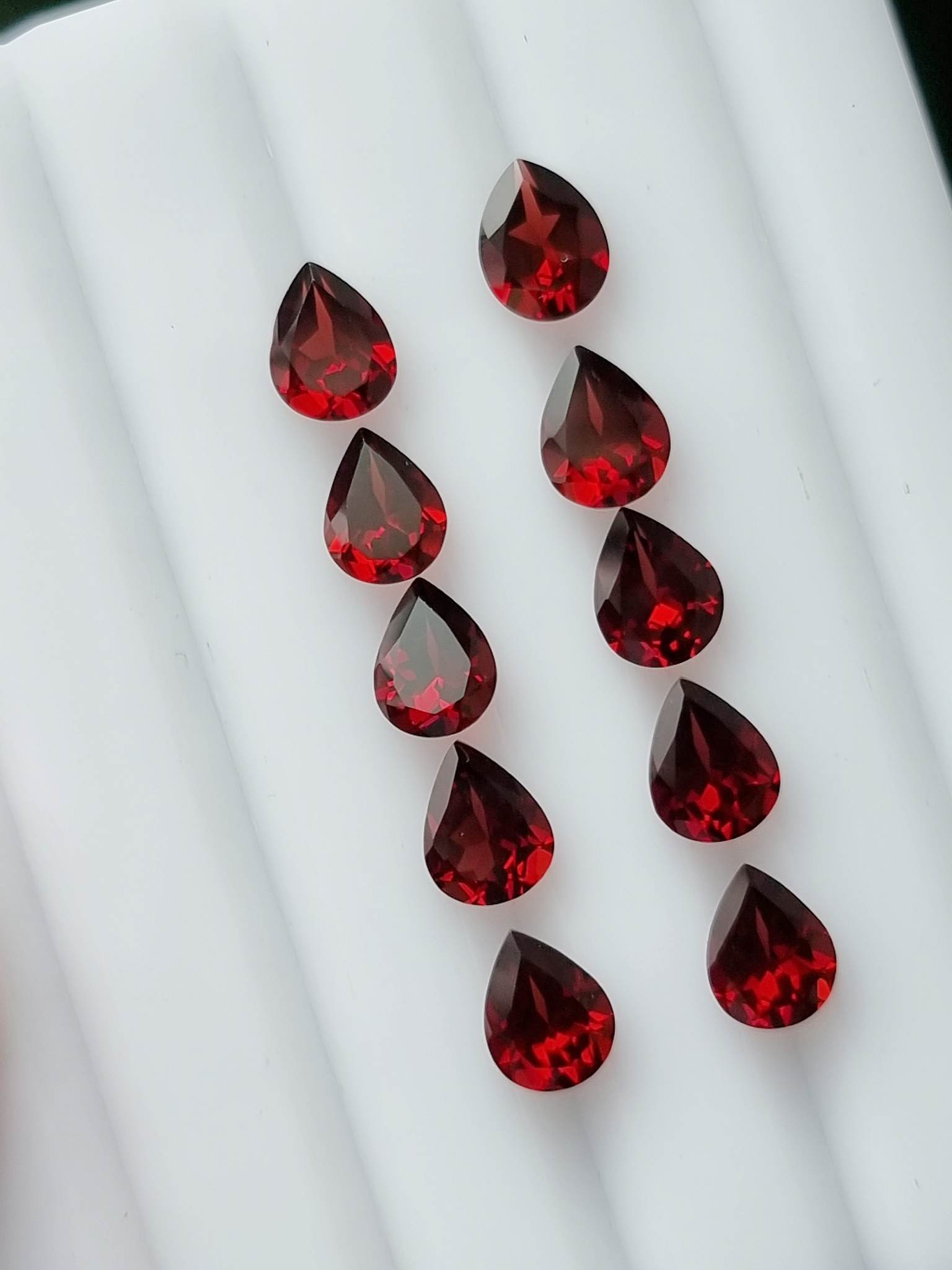 โกเมนหยดน้ำ 9x7 มม. 1 เม็ด