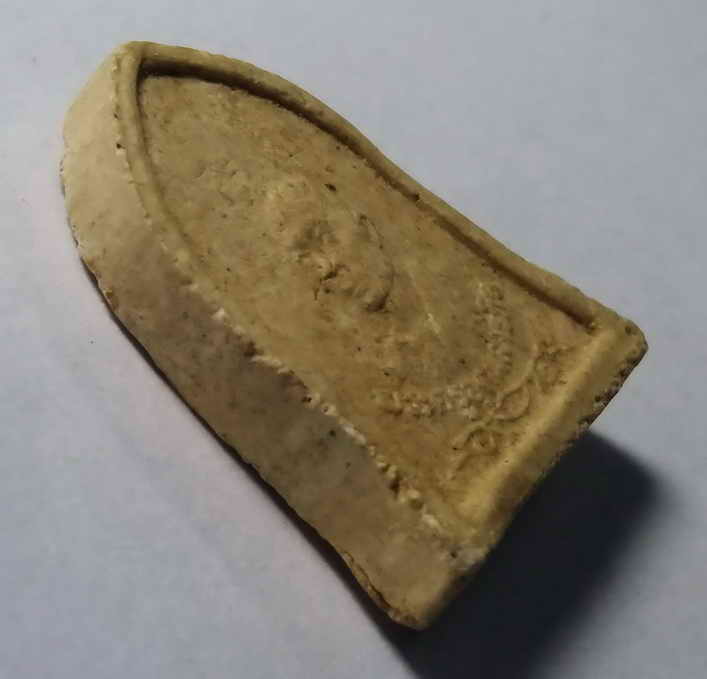 รหัสสินค้า พระเนื้อดิน เนื้อผง เนื้อว่าน 036 พระผงรูปเหมือนพระครูอุดมสารกิจ ที่ระลึก วัดปากน้ำ อำเภอเดิมบาง จังหวัดสุพรรณบุรี