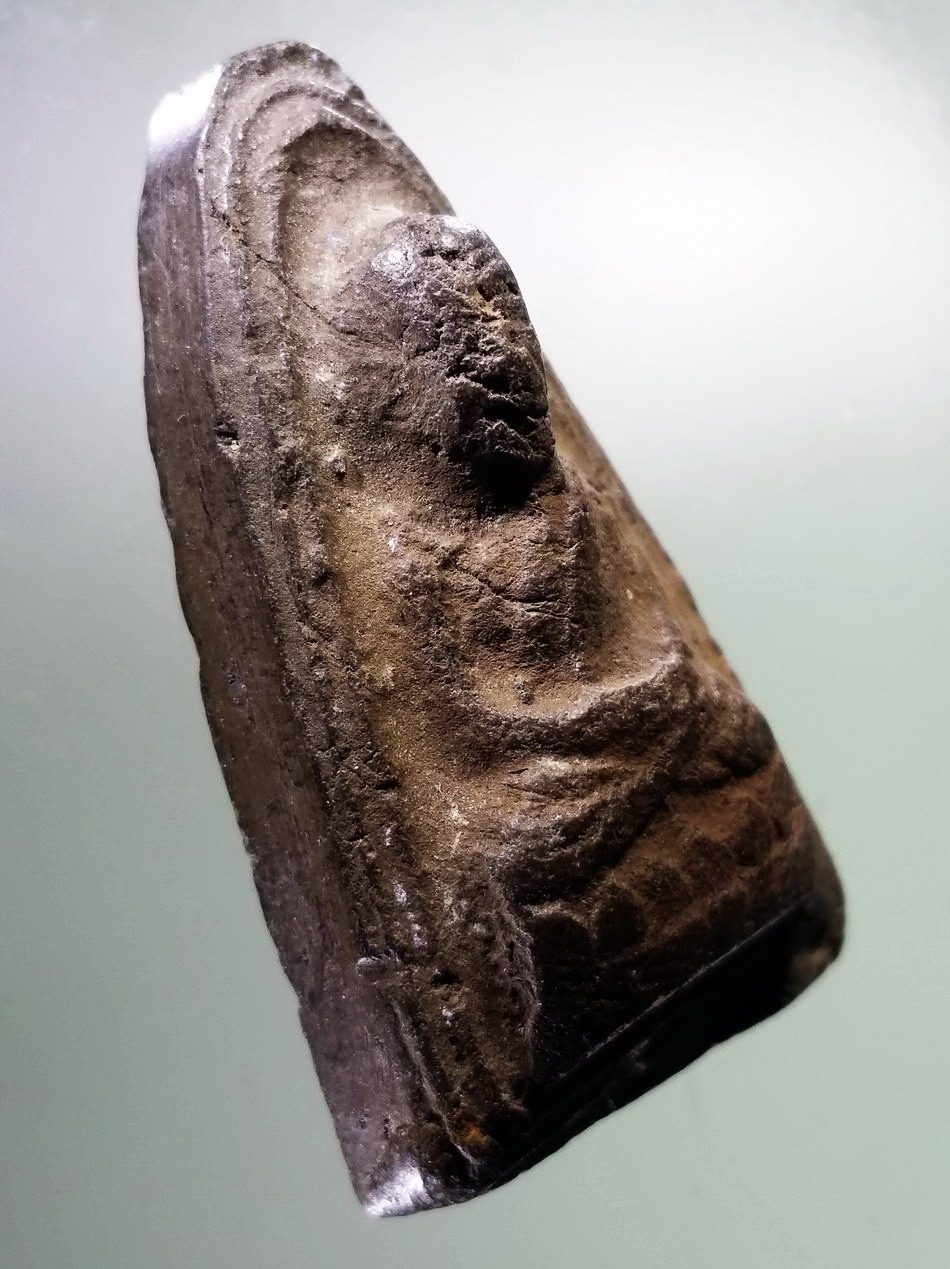 รหัสสินค้า หลวงปู่ทวด วัดต่างๆ 001 หลวงปู่ทวด เนื้อดินเผา วัดช้างให้ สร้างปี 2513 ผสมผงเก่า ปี 2497 พระครูใบฎีกาขาวสร้าง พระรายการนี้ให้เช่าบูชาแล้ว