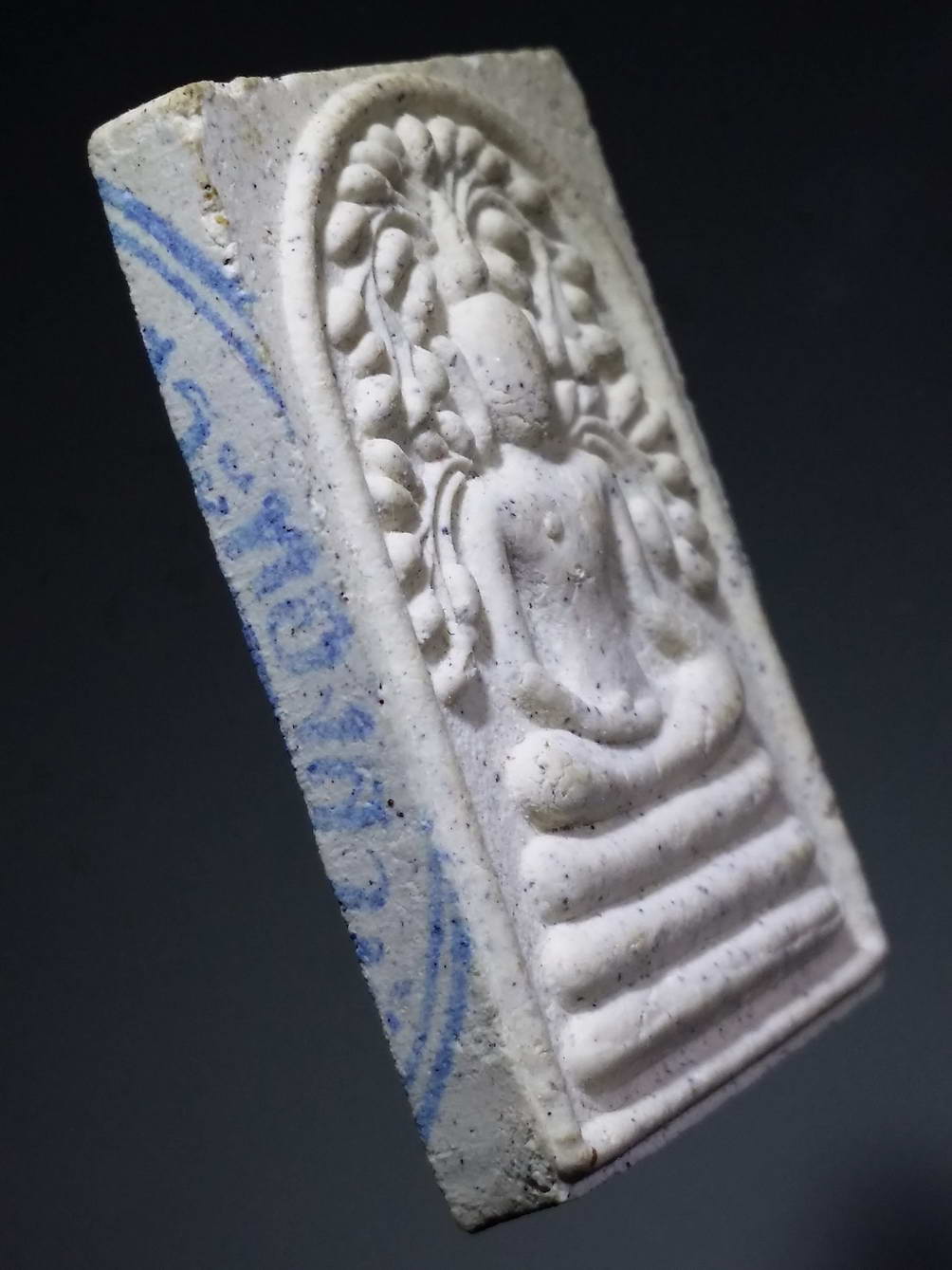 รหัสสินค้า พระไม่ทราบที่ 223 พระสมเด็จปรกโพธิ์ พิมพ์สะดุ้งกลับ ด้านข้างปั๊มตรายาง ไม่ทราบที่ พระรายการนี้ให้เช่าบูชาแล้ว