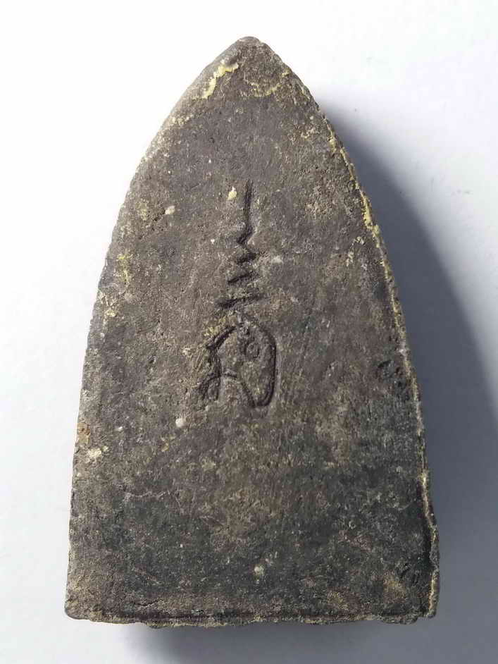 รหัสสินค้า ปัตตานี 012 หลวงปู่ทวดเนื้อผงใบลาน หลังยันต์นะเฉลียวเพชร วัดช้างให้ จังหวัดปัตตานี ไม่ทราบปีที่สร้าง พระรายการนี้ ให้เช่าบูชาแล้ว