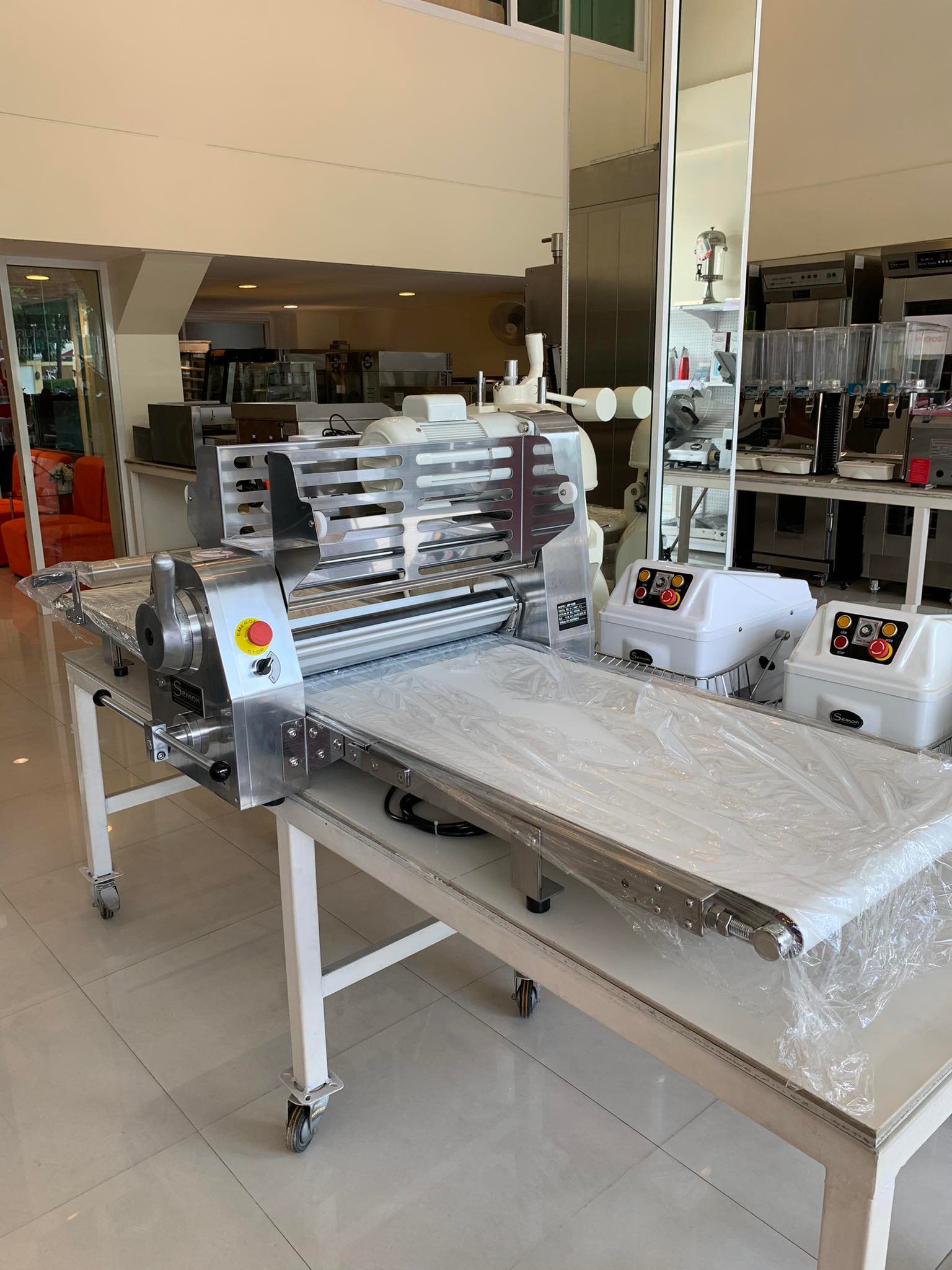 เครื่องรีดแป้งแบบตั้งโต๊ะ Si-ST8T Semon