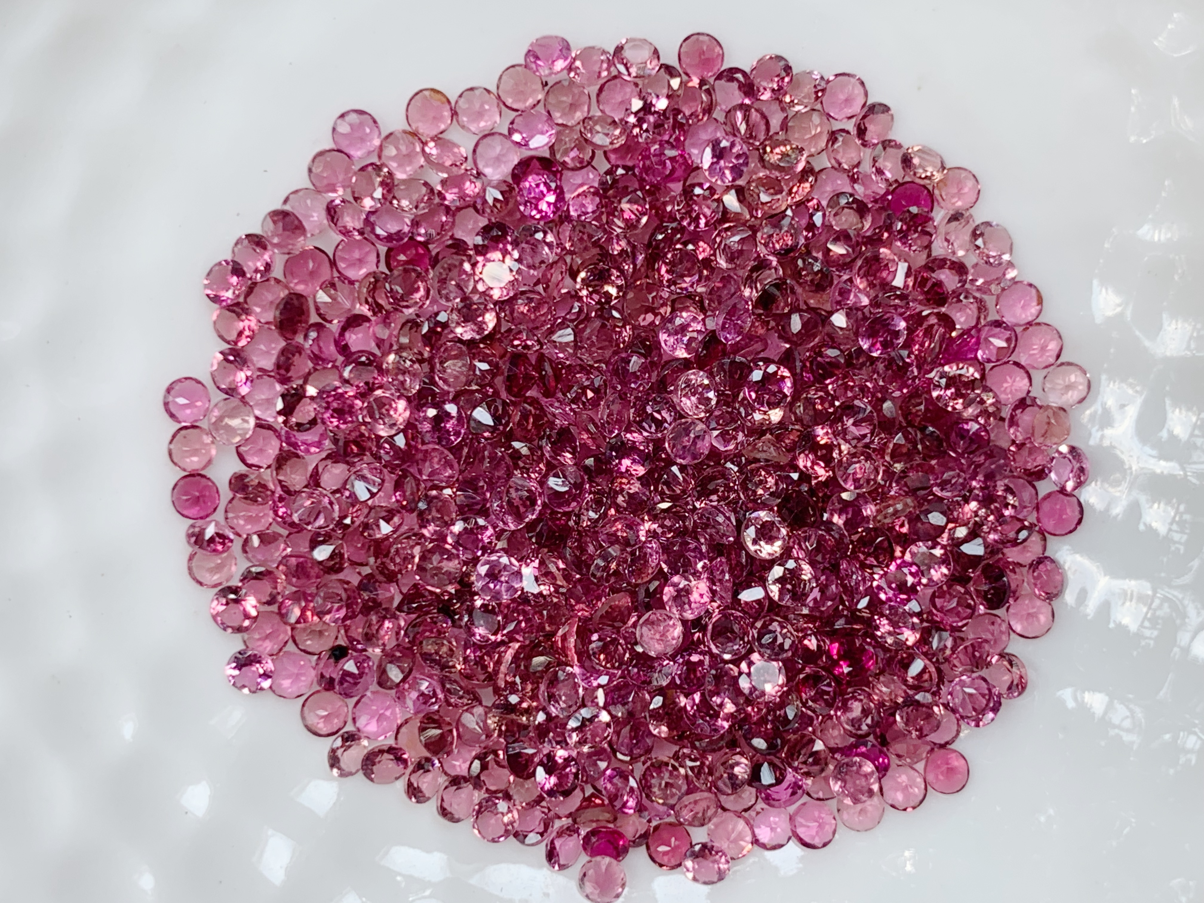 Tourmaline ทัวมาลีนกลม 2.0 มม. 1 กะรัต