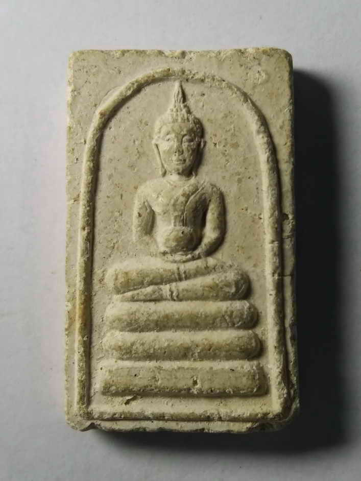 รหัสสินค้า พระสมเด็จ วัดต่างๆ 172 พระสมเด็จพิมพ์พระพุทธปางอุ้มบาตร หลังยันต์ไม่ทราบที่ ด้านหลังมีชื่อย่อ วัด ว.ธ.ว. สร้างปี 2550