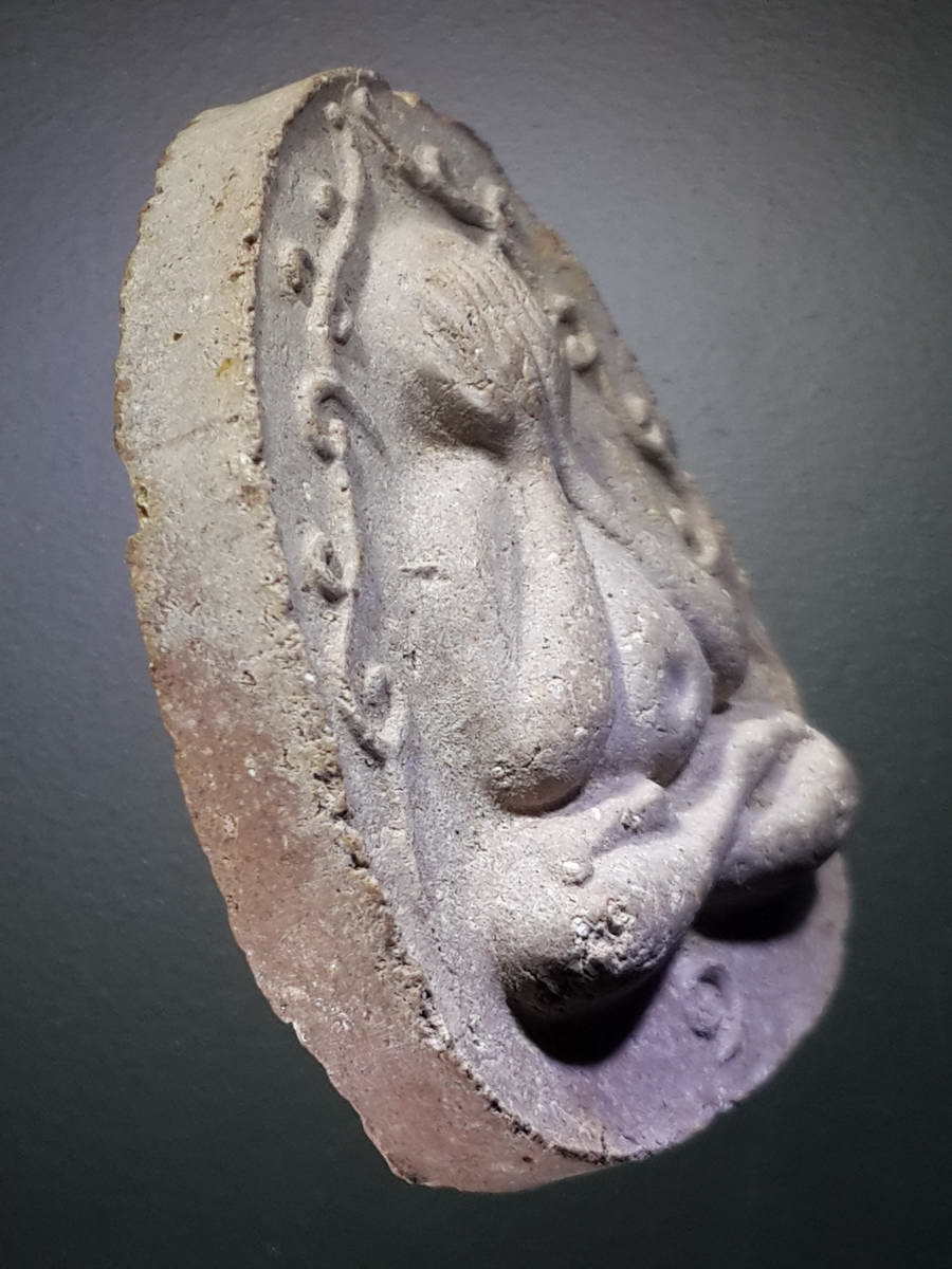 รหัสสินค้า พระปิดตา ทั่วไป 227 พระปิดตาเนื้อผง วัดหนองนกกระเรียน รุ่นรวยไม่รู้เรื่อง