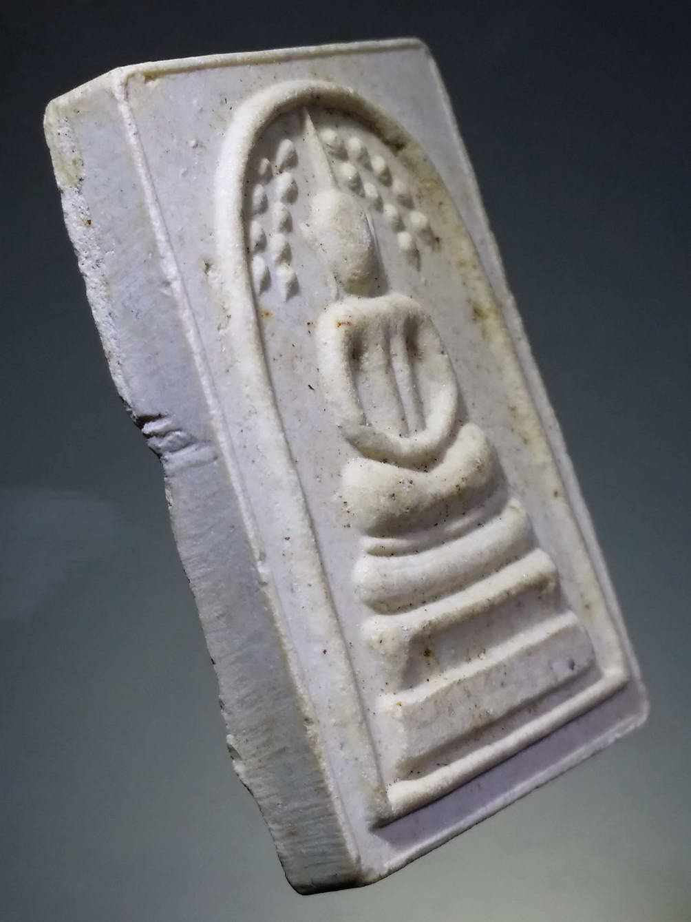 รหัสสินค้า พระไม่ทราบที่ 257 พระสมเด็จเนื้อผงพิมพ์ปรกโพธิ์ หลังยันต์นะเฉลียวเพชร ด้านหลังมีชื่อย่อวัด ว.ต.ค. ไม่ทราบที่