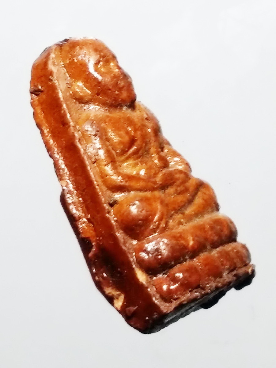 รหัสสินค้า หลวงปู่ทวด วัดต่างๆ 406 หลวงปู่ทวด เหยียบน้ำทะเลจืด เนื้อดินเผาเคลือบแลคเกอร์ วัดช้างให้ จังหวัดปัตตานี รุ่นพุทธบารมี