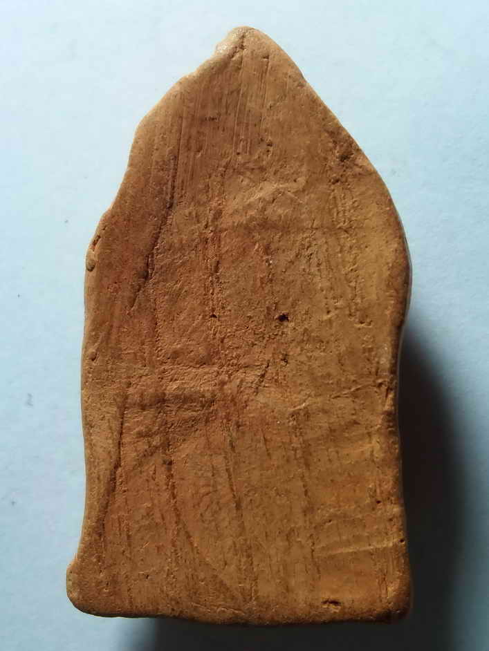 รหัสสินค้า พระไม่ทราบที่ 081 พระสามหอมเดี่ยว จังหวัดลำพูน พระองค์นี้น่าจะเป็นพระเกจิสร้างล้อพิมพ์พระกรุ ไม่ทราบที่ครับ