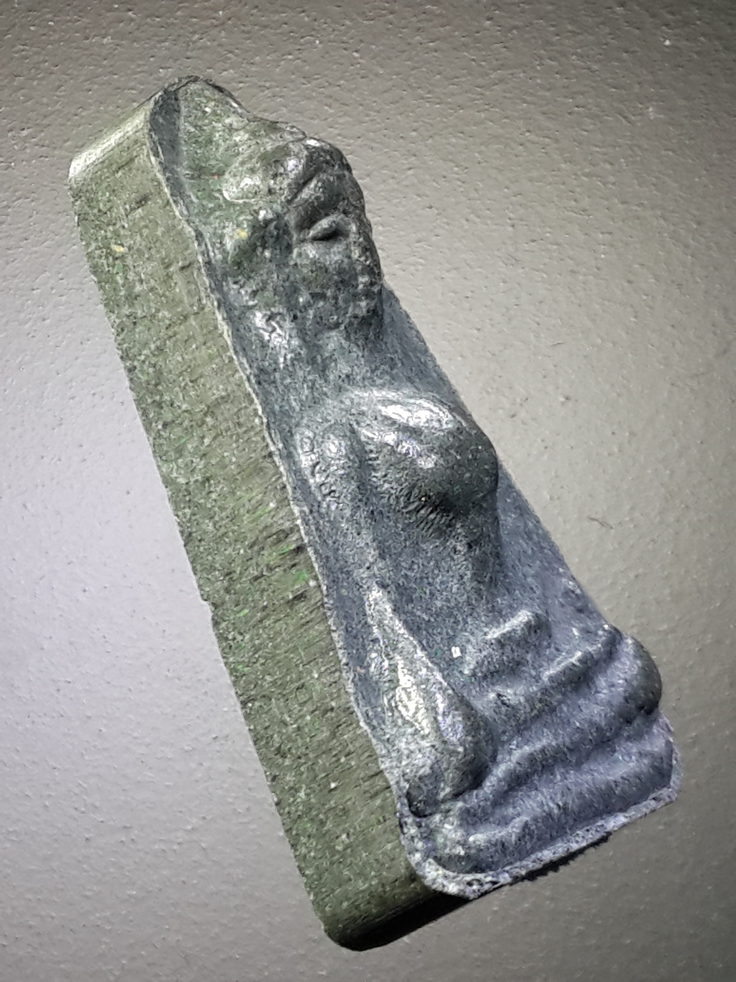 รหัสสินค้า พระมีกล่อง 401 พระผงสุพรรณ หลังลายพิมพ์นิ้วมือ รุ่น 558 ปี จังหวัดสุพรรณบุรี พระรายการนี้ให้เช่าบูชาแล้ว