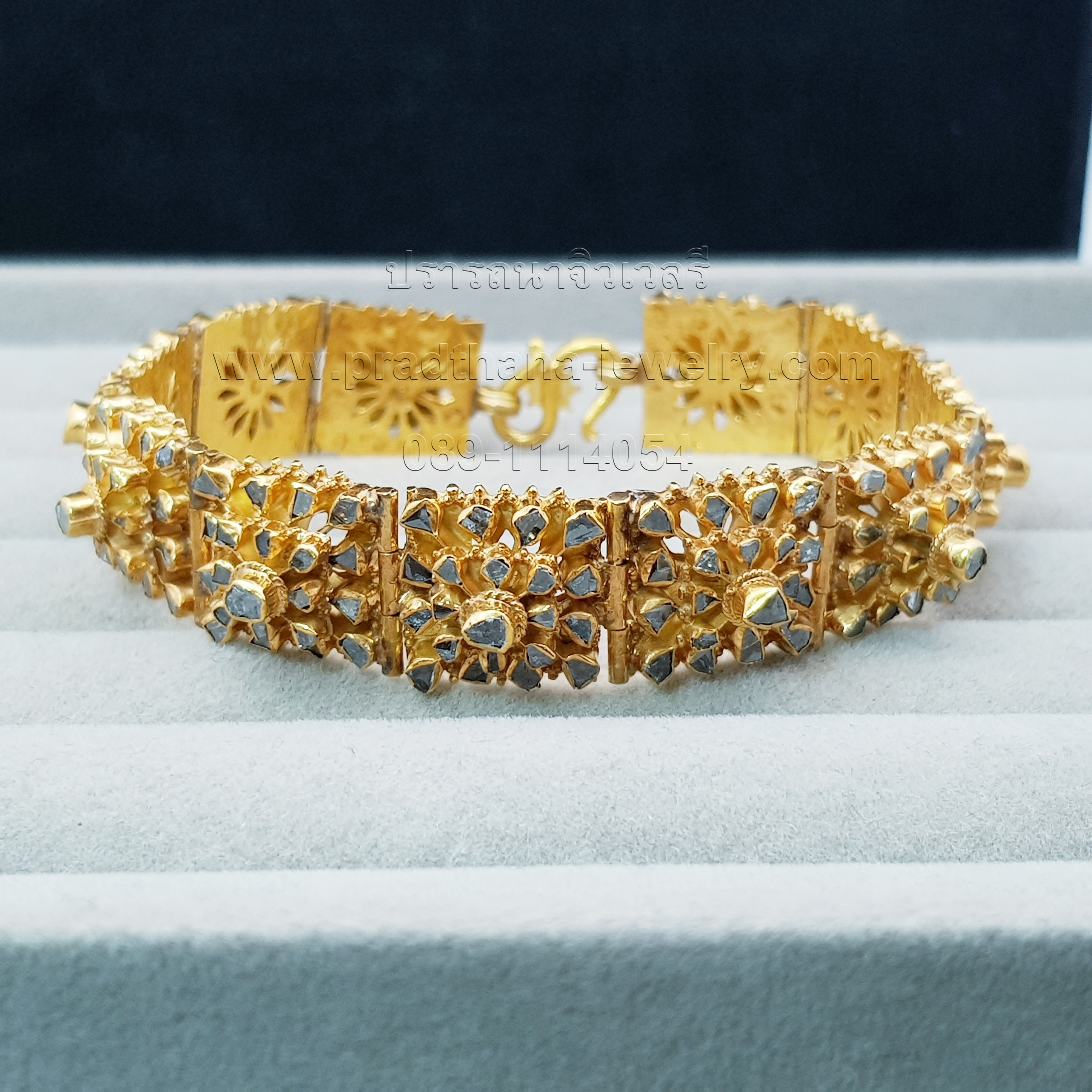 สร้อยข้อมือเพชรซีกโบราณ