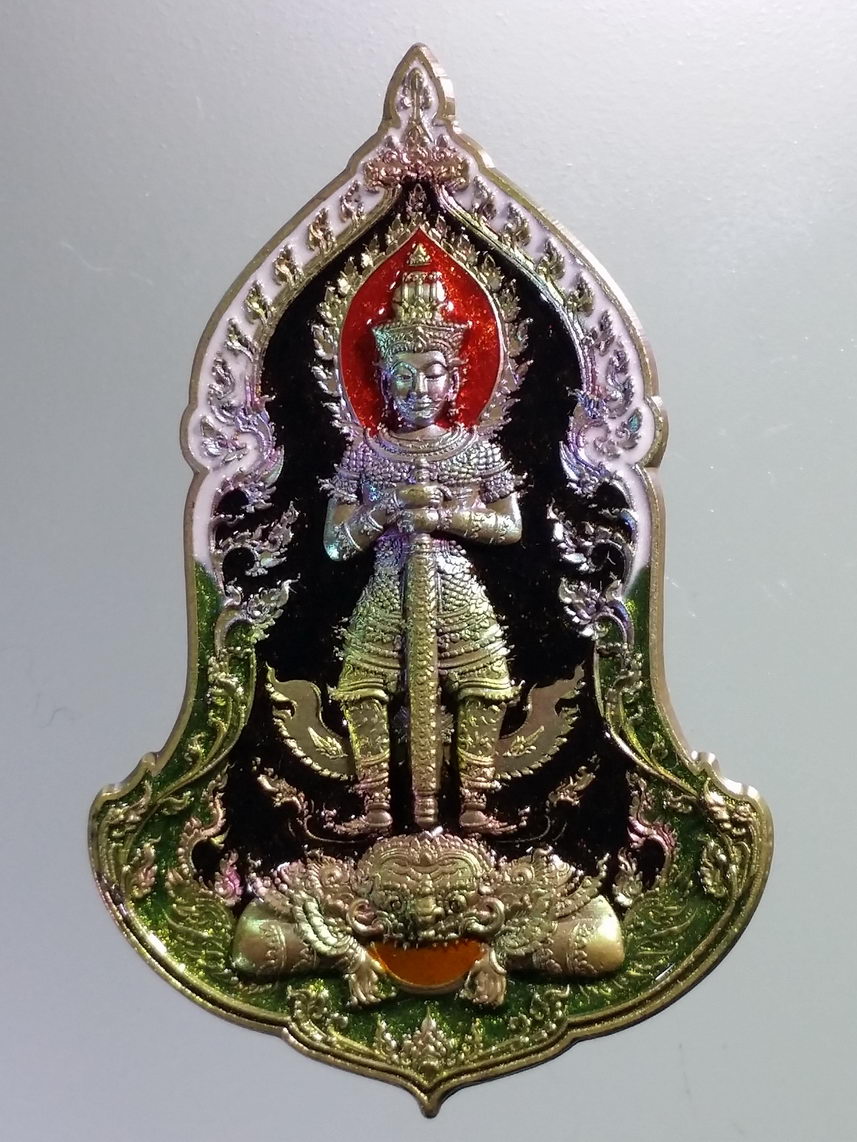 รหัสสินค้า พระมีกล่อง 2104 เหรียญท้าวเวสสุวรรณ หน้าเทวดา รุ่นเศรษฐีรวยทันใจ ๒ หลวงพ่อพัฒน์ วัดห้วยด้วน อำเภอหนองบัว จังหวัดนครสวรรค์ เนื้อผิวรุ้ง ลงยา จัดสร้าง 300 เหรียญ ตอกโค๊ต หมายเลข ๑๐๕