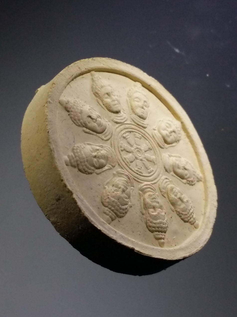 รหัสสินค้า พระมีกล่อง 3741 พระเศรษฐีนวโกฏิ เนื้อผงพิมพ์งบน้ำอ้อย วัดบวรนิเวศวิหาร กรุงเทพฯ สร้างปี 2540