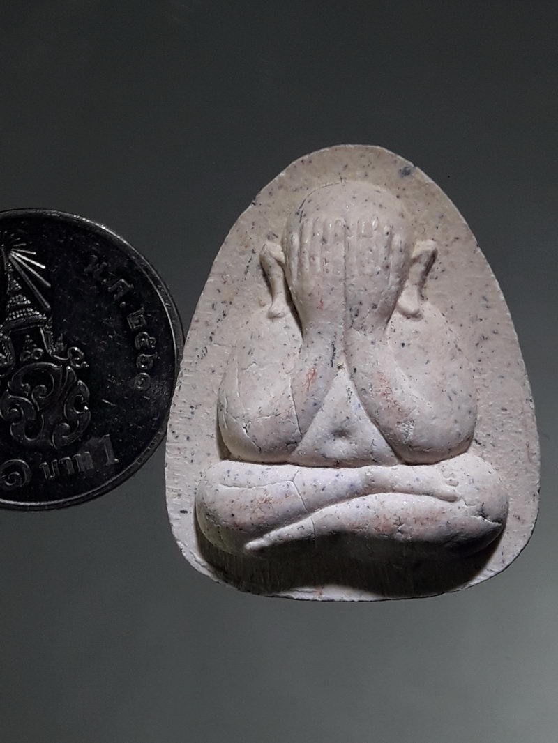 รหัสสินค้า พระเนื้อดิน ผง ว่าน 10467 พระปิดตา ปลดหนี้ เนื้อขาว หลวงปู่โต๊ะ วัดประดู่ฉิมพลี รุ่นปลุดหนี้ ปี2542