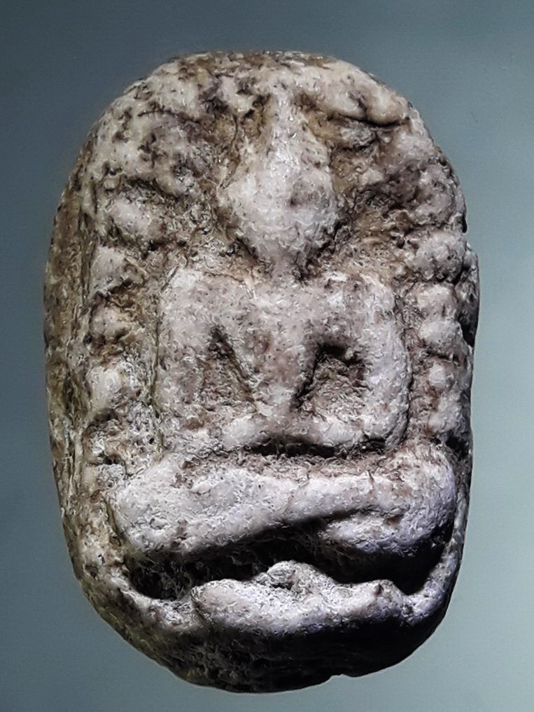 รหัสสินค้า พระเนื้อดิน ผง ว่าน 10428 พระผงปางสมาธิ ประกายรัศมี ขัดเพชร ไม่ทราบที่