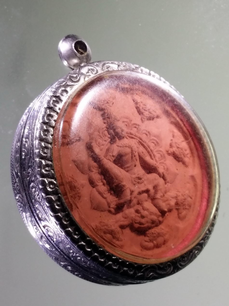 รหัสสินค้า จตุคามรามเทพ 936 พระเทวราชโพธิสัตว์จตุคามรามเทพ - พระปิดตาพังพระกาฬ ไม่ทราบรุ่น เนื้อว่านแดง พิมพ์เล็ก มีตลับสแตนเลส พร้อมใช้ ไม่มีห่วงนะครับ