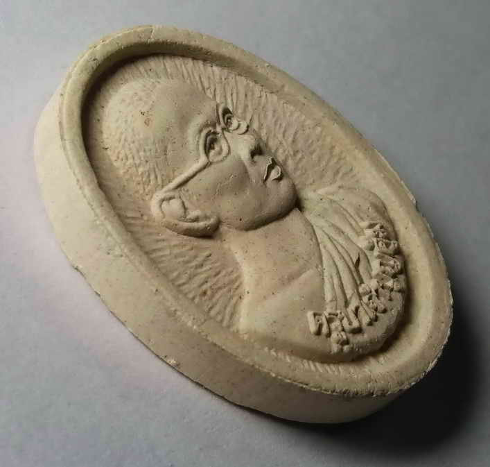 รหัสสินค้า พระเนื้อดิน เนื้อผง เนื้อว่าน 358 พระผงรูปเหมือนครูบาเจ้าบุญคุ้ม วัดโพธิสัตว์บรรพต จ.กาญจนบุรี สร้างปี 2556 รุ่นชนะมาร สร้างวิหารจุฬามณี