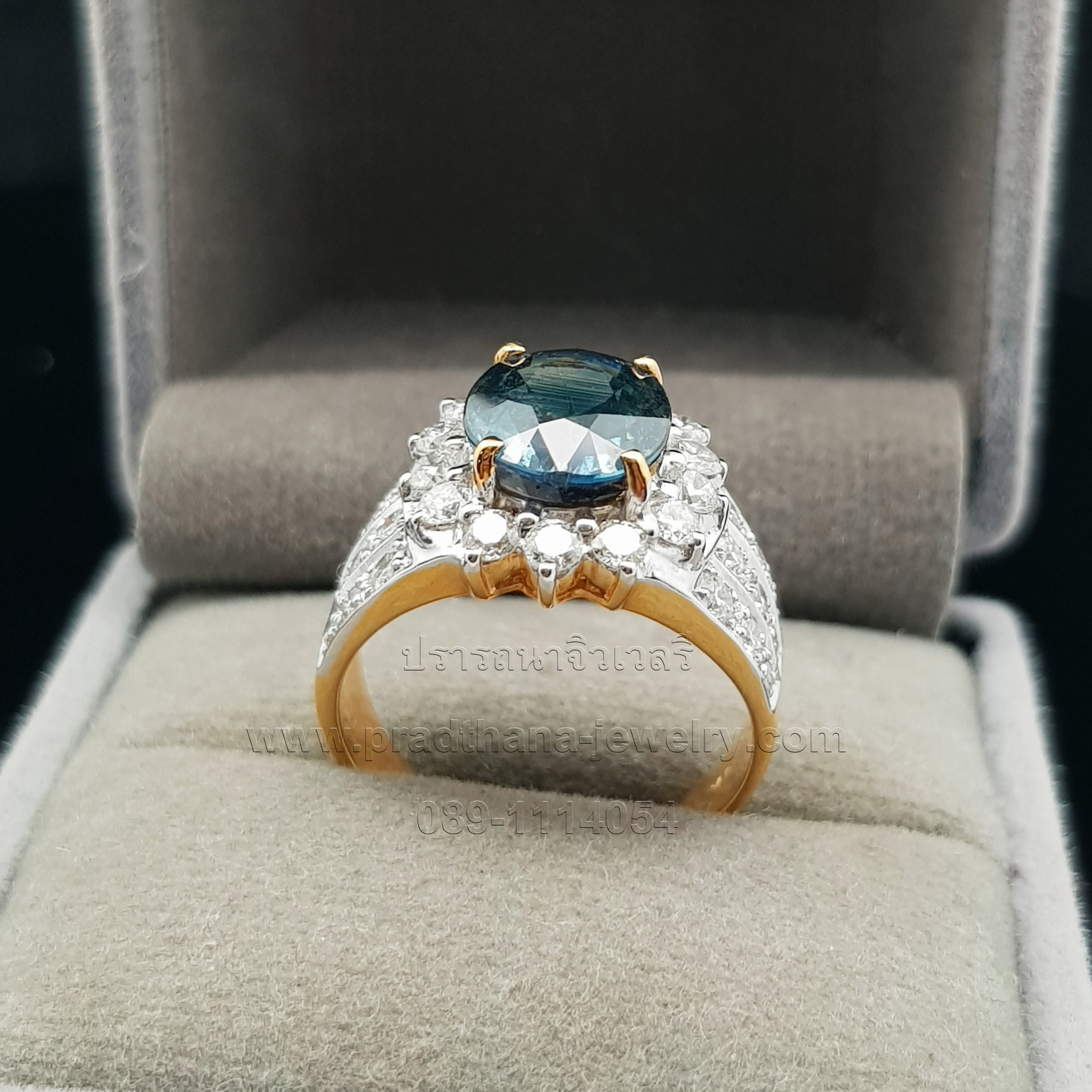 แหวนไพลินประดับเพชร