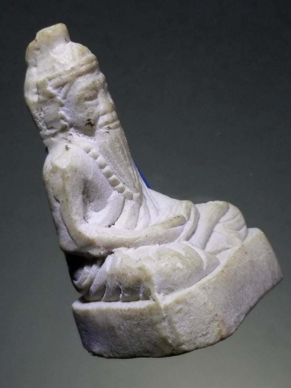 รหัสสินค้า พระไม่ทราบที่ 266 รูปหล่อลอยองค์พระฤาษีเนื้อผงไม่ทราบที่ใต้ฐานจานปากกาเคมี ณ. ไม่ทราบสำนัก