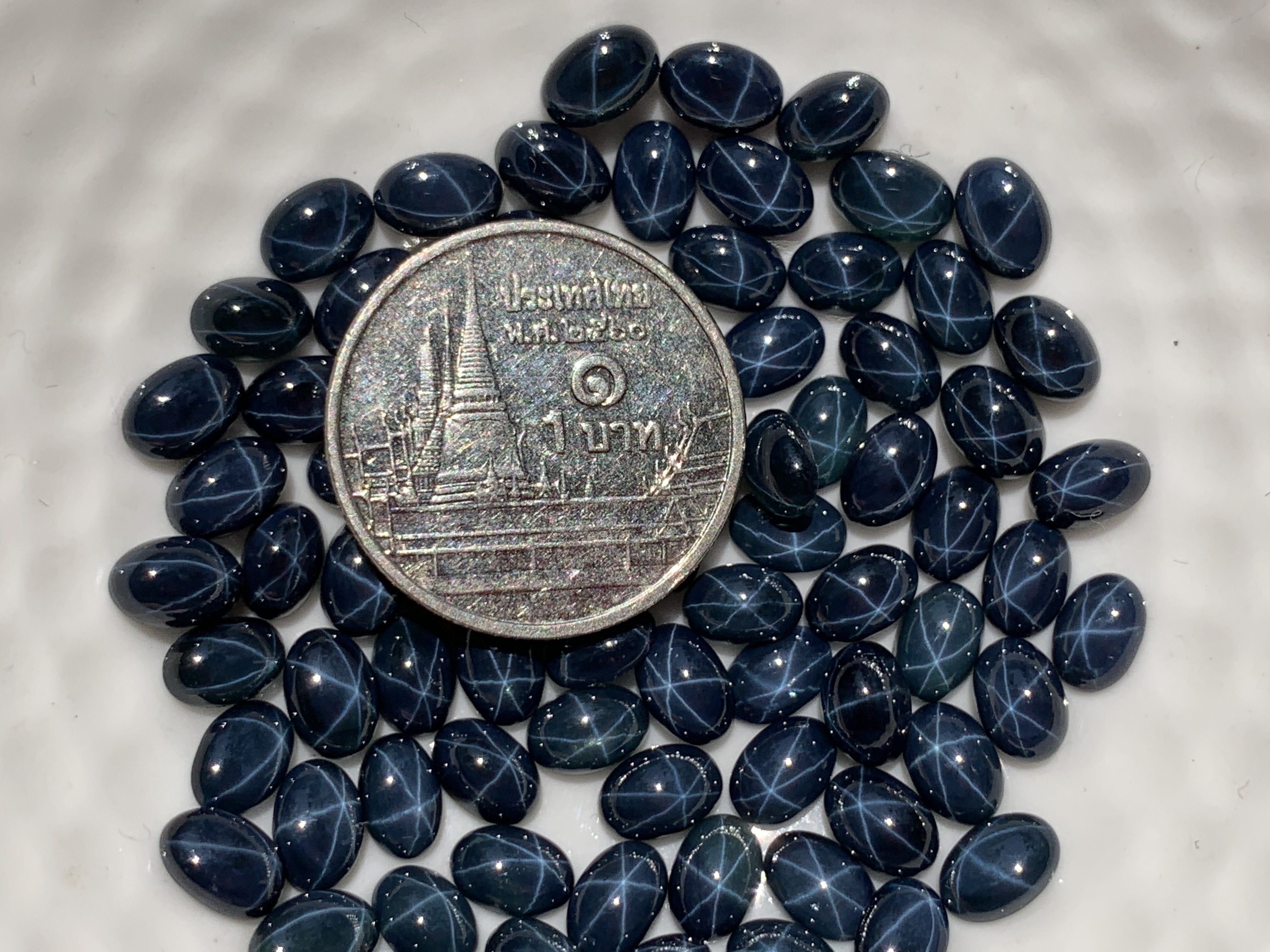 ไพลินสตาร์ดิฟิวชั่นไข่หลังเบี้ย 6x4 mm. 1 กะรัต