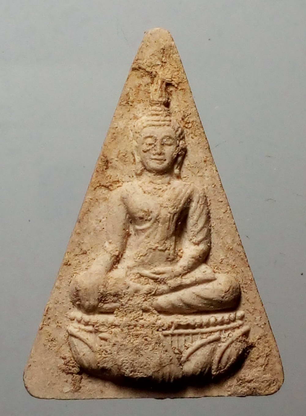 รหัสสินค้า พระเนื้อดิน เนื้อผง เนื้อว่าน 889 พระนางพญาเนื้อผงจิตรลดา วัดนางพญา จังหวัดพิษณุโลก สร้างปี 2539