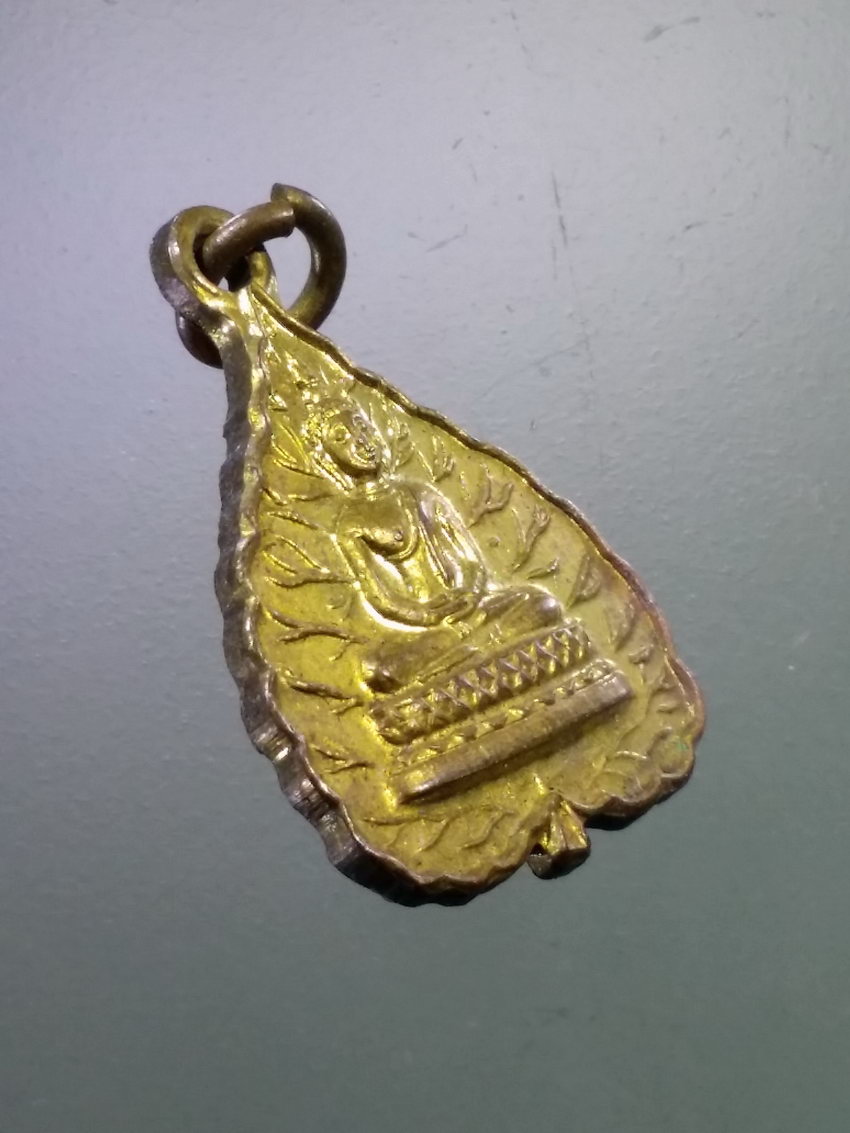 Antig LSD 225 เหรียญพระพุทธพิมพ์ใบโพธิ์ หลวงปู่แหวน วัดดอยแม่ปั๋ง จังหวัดเชียงใหม่ เริ่มหายากแล้วนะครับ ทางกรุงเทพฯเริ่มหาเก็บกันแล้ว