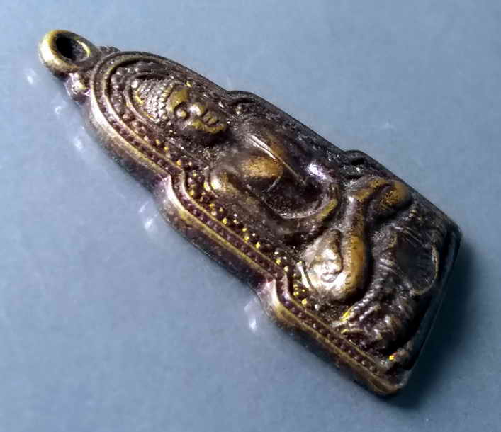 รหัสสินค้า เหรียญพระพุทธ 409 เหรียญพระกันทรวิชัย อำเภอกันทรวิชัย จังหวัดมหาสารคาม สร้างปี 2548 พระรายการนี้ให้เช่าบูชาแล้ว