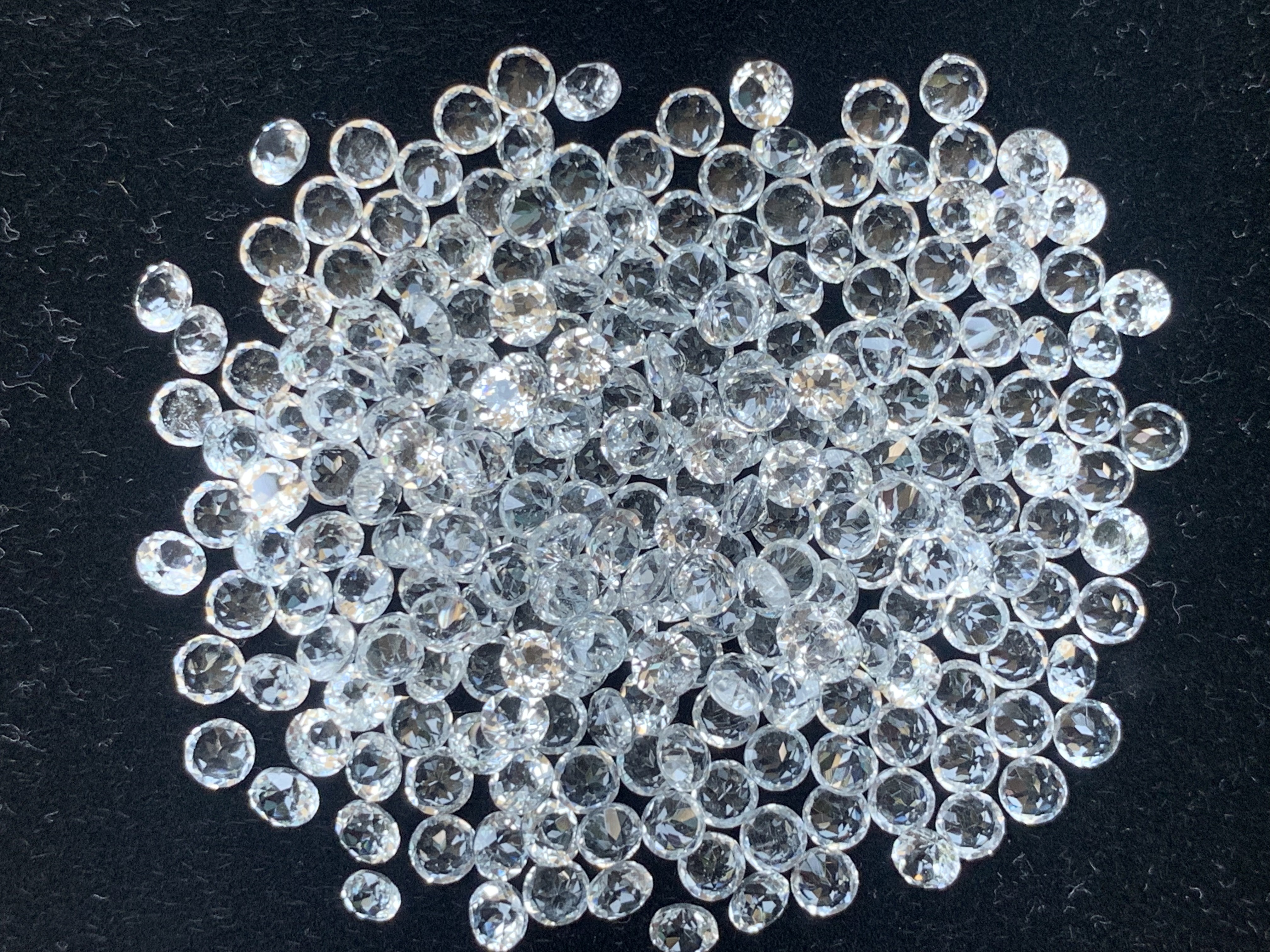 ไวท์โทปาสกลม 3.0 มม. 5 กะรัต