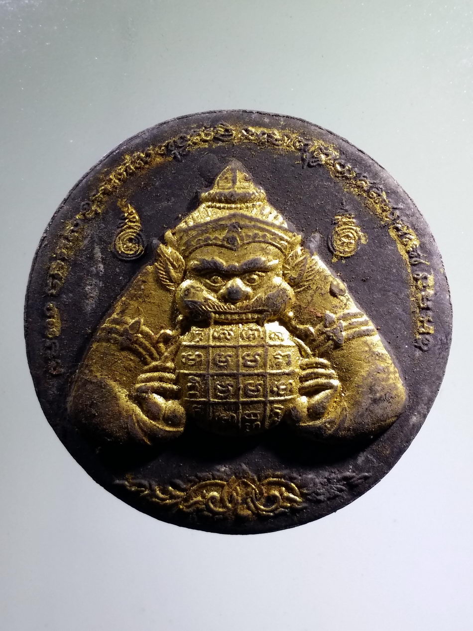 รหัสสินค้า จตุคามรามเทพ 882 จตุคาม - รามเทพ หลังพญาราหูเนื้อว่านดำปัดทอง ไม่ทราบรุ่น ไม่มีกล่องครับ