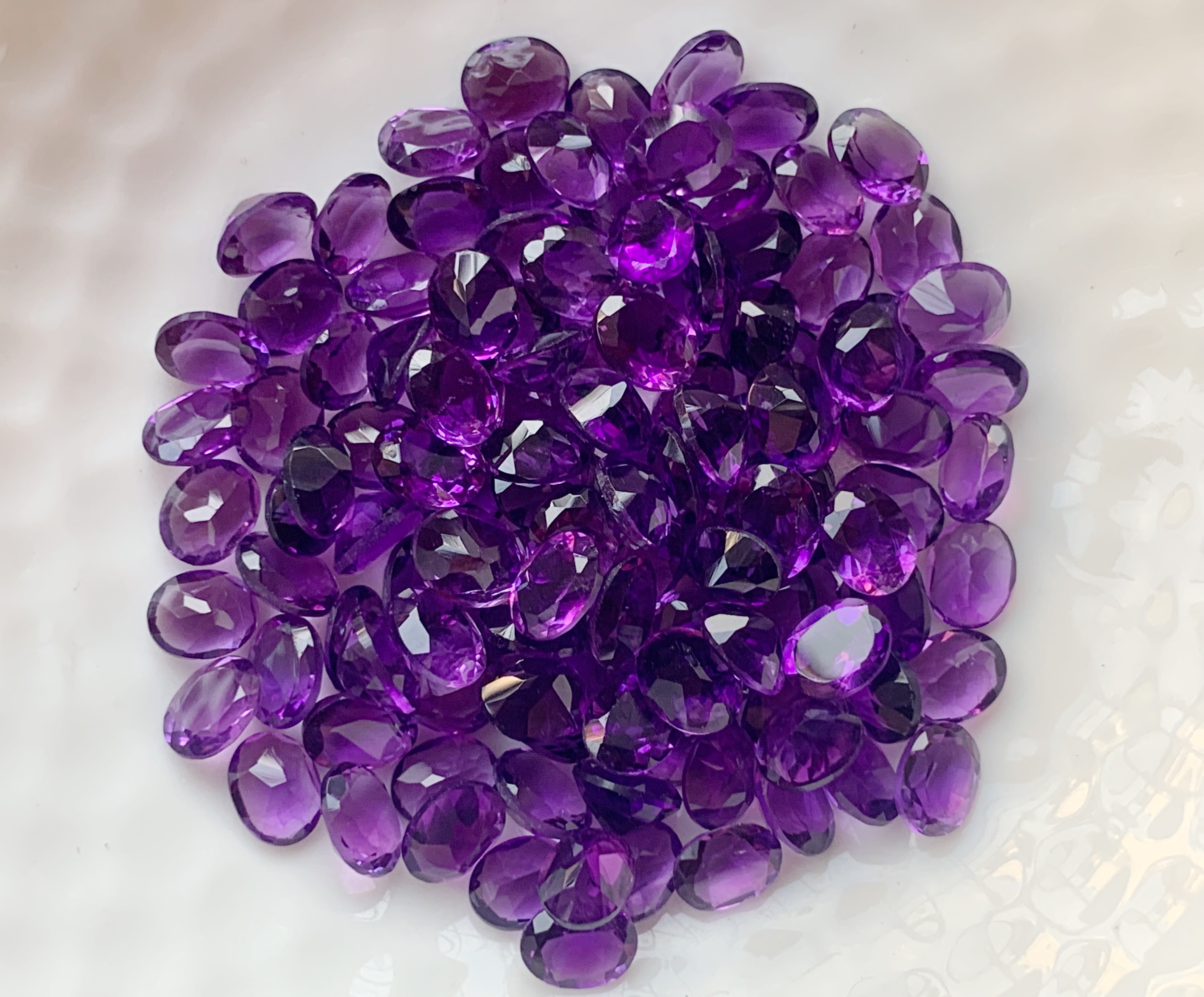 อเมทิสเข้มไข่ 5X4 มม. 5 กะรัต