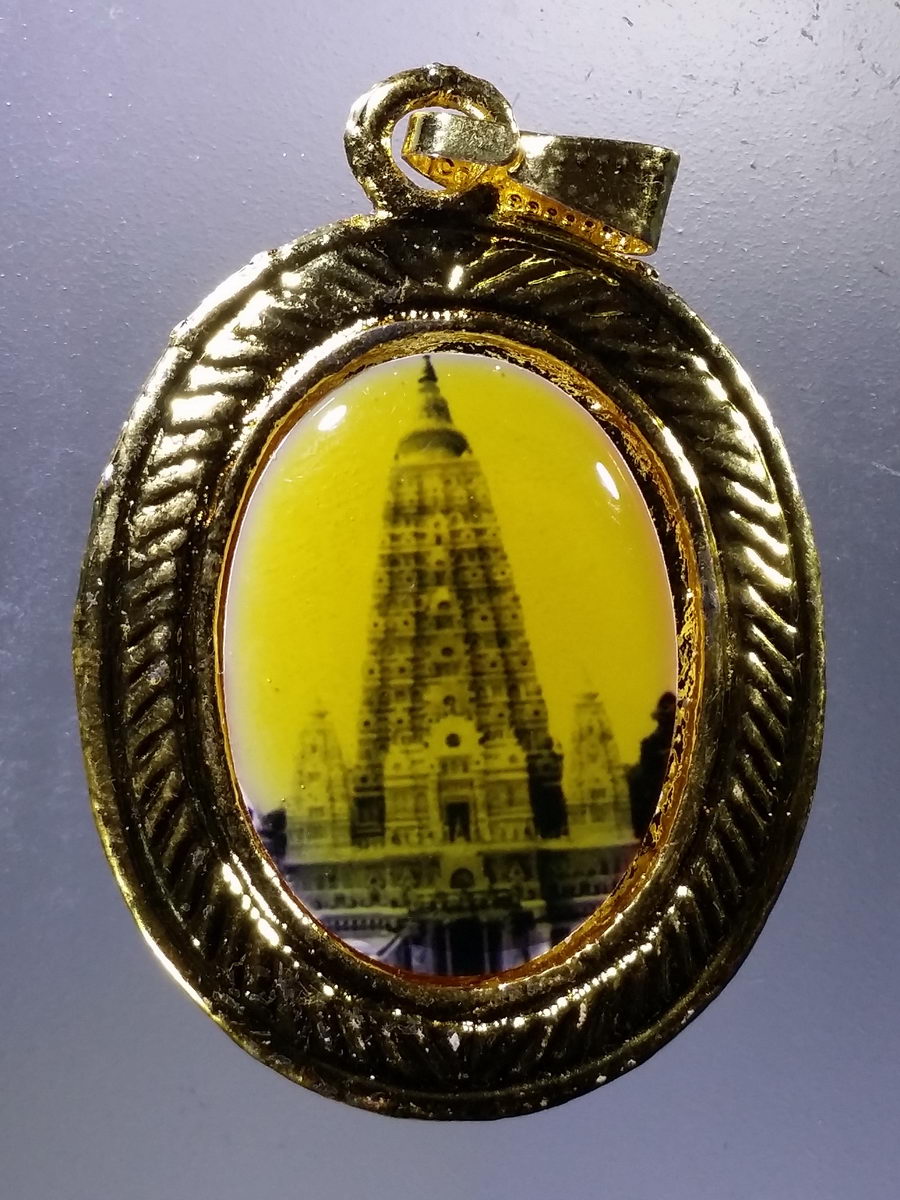 Antig Pim 053 ล็อกเก็ตกะไหล่ทองฝังเพชร พระพุทธเมตตา หลังเจดีย์พุทธคยา ประเทศอินเดีย พระรายการนี้ให้เช่าบูชาแล้ว