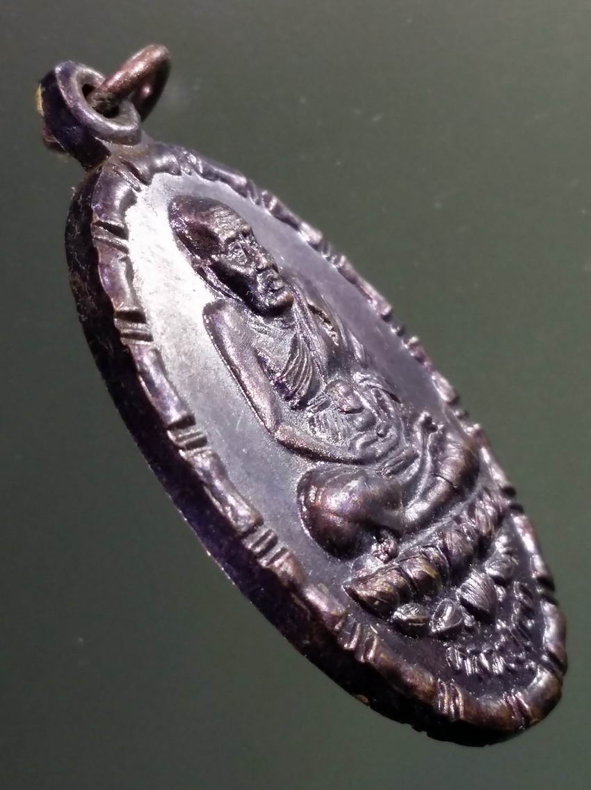 antig FB 456 เหรียญขอบปล้องอ้อย หลวงปู่ทวด หลังพระอุปคุต รุ่นเหยียบทะเลอันดามัน วัดถ้ำเสือ จังหวัดกระบี่ ตอกโค๊ต พระรายการนี้ให้เช่าบูชาแล้ว