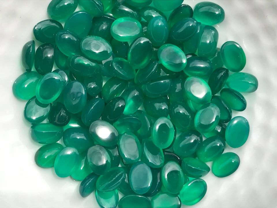 โมราไข่หลังเบี้ย 7x5mm. 10 กะรัต