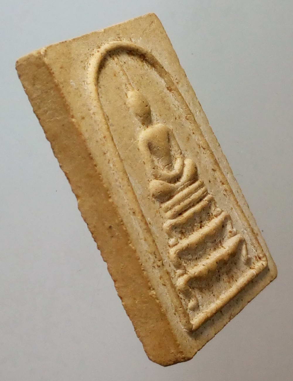 รหัสสินค้า พระไม่ทราบที่ 138 พระสมเด็จเนื้อผงฐานขาสิงห์ ปั๊มตรายาง ตรายางอ่านได้ว่าจังหวัดอ่างทอง ไม่เห็นชื่อวัด ไม่ทราบที่ พระรายการนี้ให้เช่าบูชาแล้ว