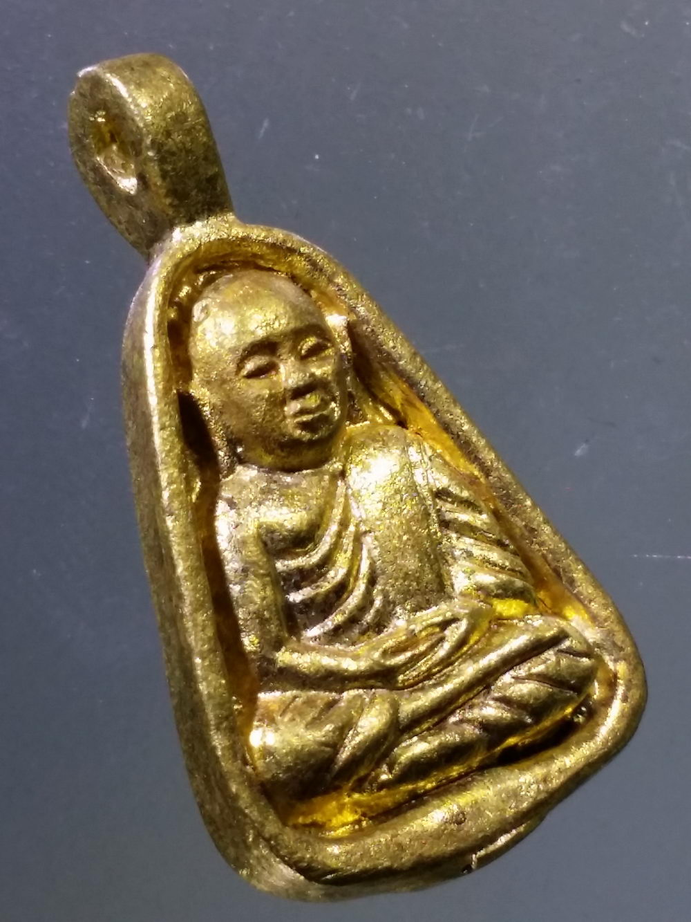 Antig Pim 321 เหรียญหล่อจอบ หลวงพ่อเงิน วัดบางคลาน เนื้อทองทิพย์ ด้านหลังมีหมายเลข 711 น่าจะเกี่ยวข้องกับ เซเว่นอีเลฟเว่น ลองค้นหาข้อมูลดูครับไม่แพง