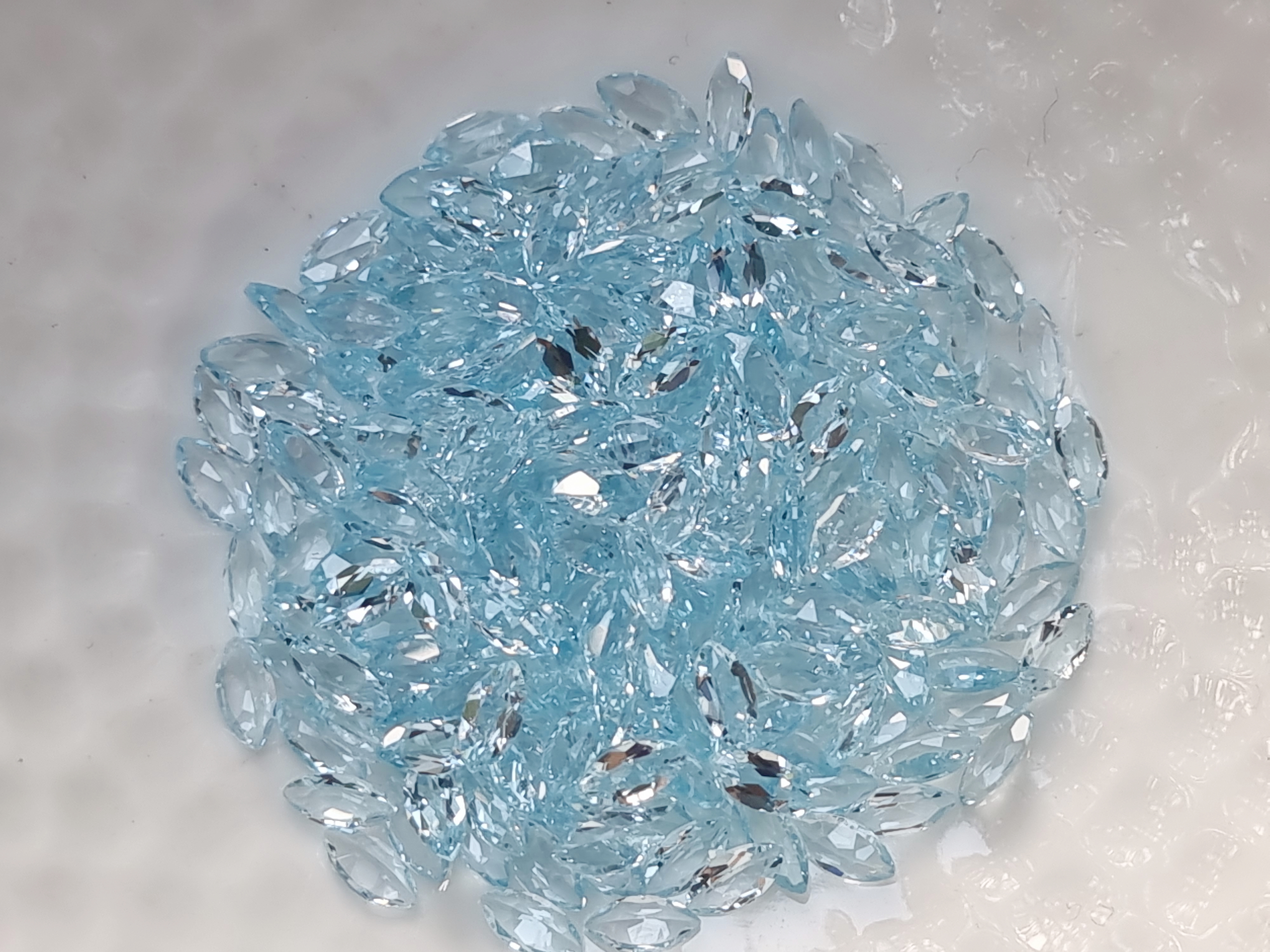 บลูโทปาสมาคี 2.5×5 มม. 5 กะรัต