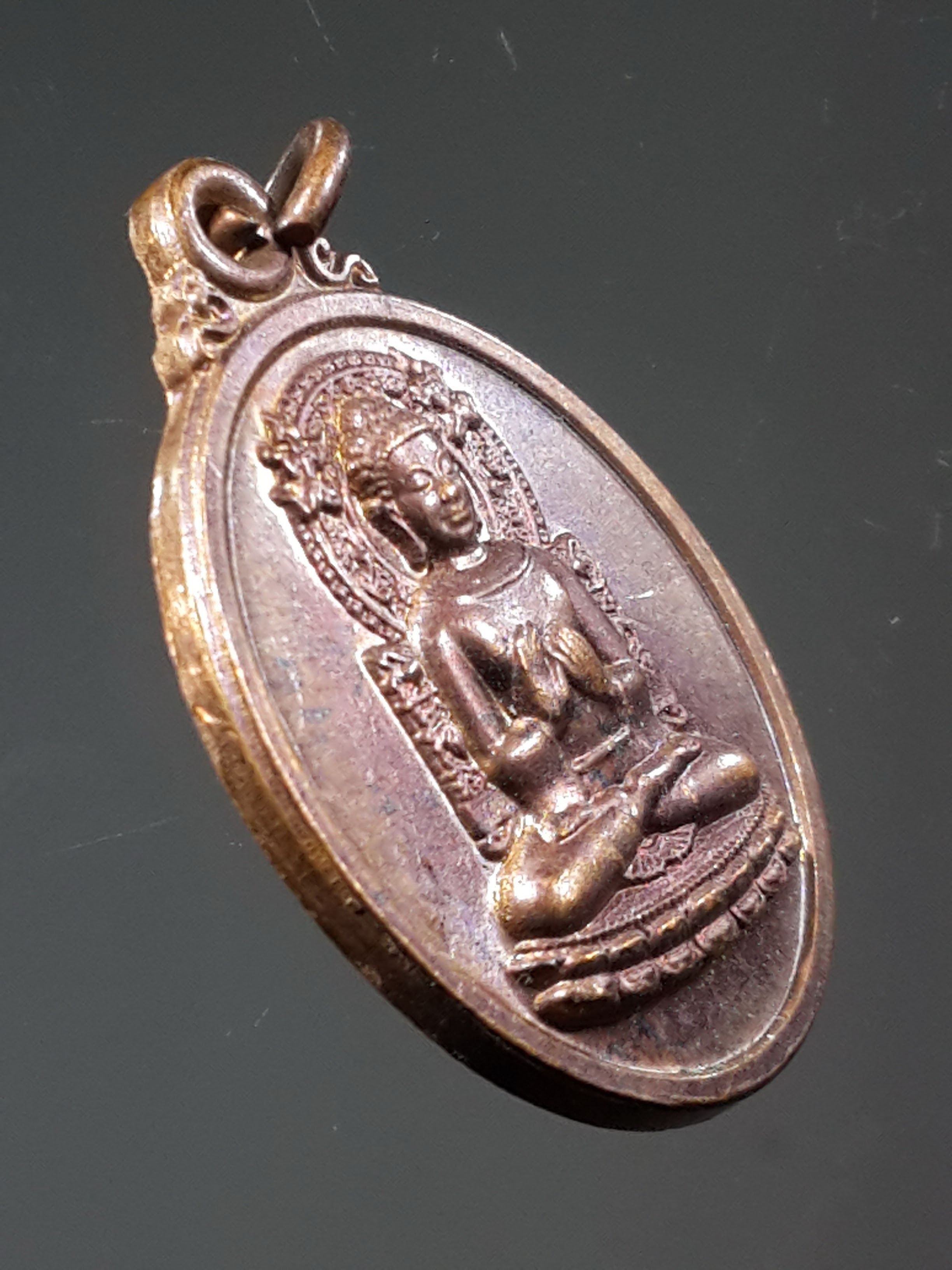 รหัสสินค้า เหรียญพระพุทธ 495 เหรียญพระพุทธปางปฐมเทศนา พระพุทธสัมพุทโธ วัดเขาหลาว จังหวัดราชบุรี สร้างปี 2554 พระรายการนี้ให้เช่าบูชาแล้ว