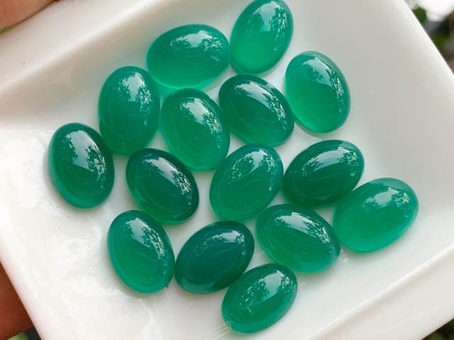 โมราไข่หลังเบี้ย 10x14mm. 1 เม็ด