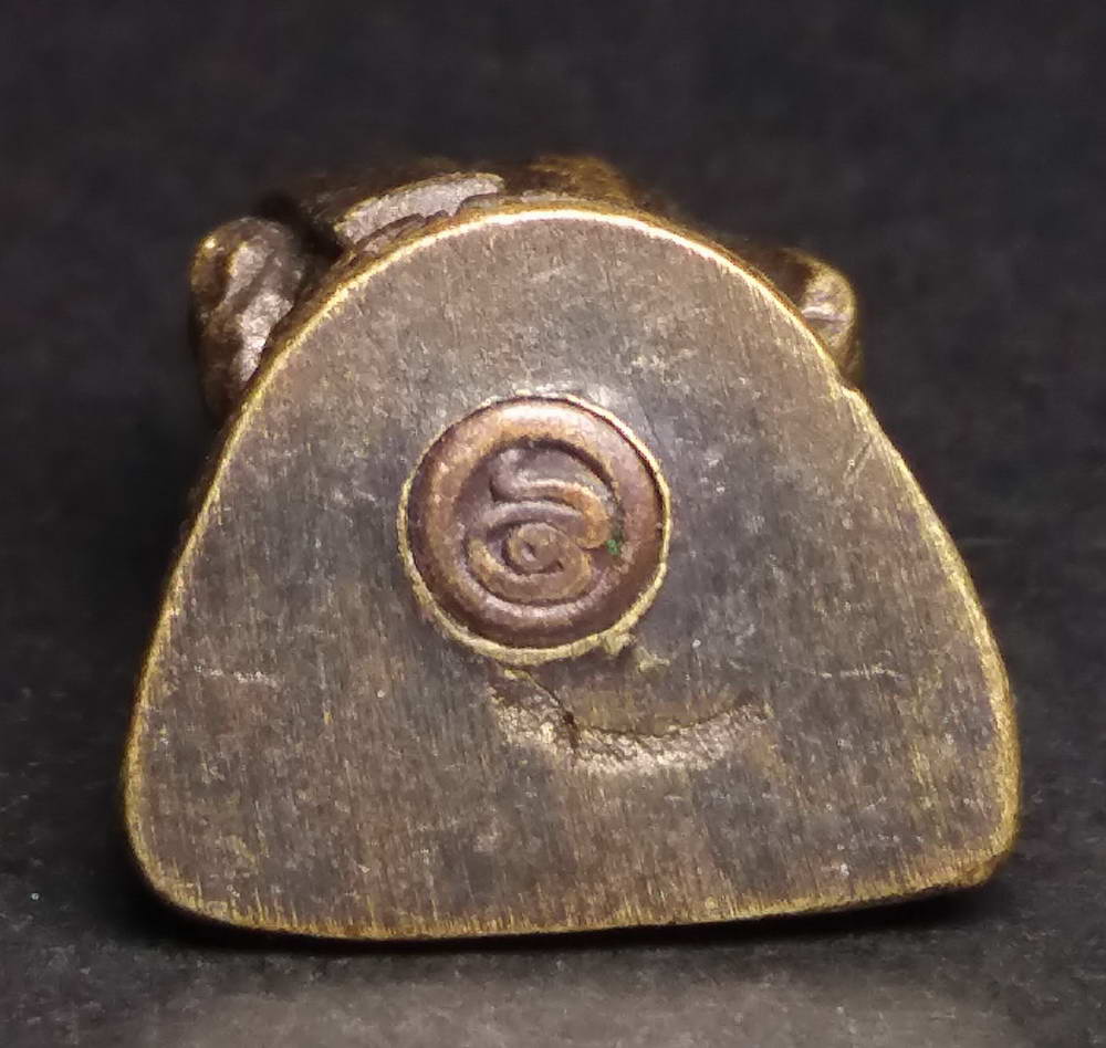 รหัสสินค้า พระกริ่ง พระหล่อ 152 รูปหล่ออุดกริ่ง หลวงปู่ฉาย ยโสธโร วัดตรอกสะเดา จังหวัดกาญจนบุรี เนื้อทองเหลืองรมดำ