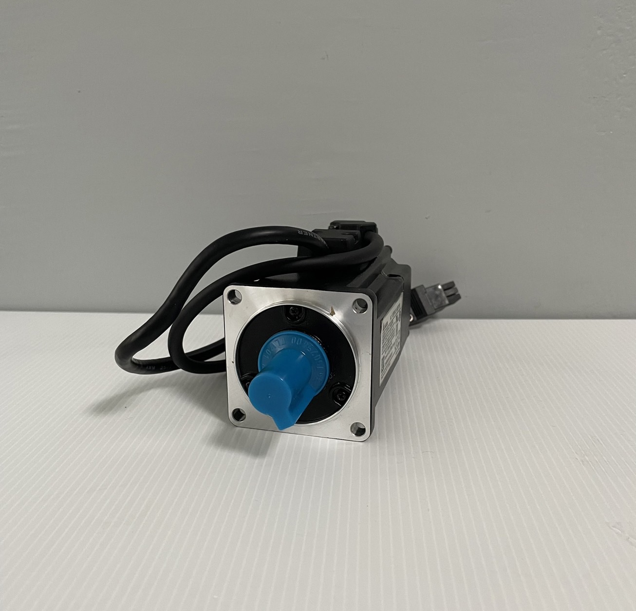 Delta AC servo motor ECMA-C20604SS 400W keyway with screw hole/oil seal/ brake