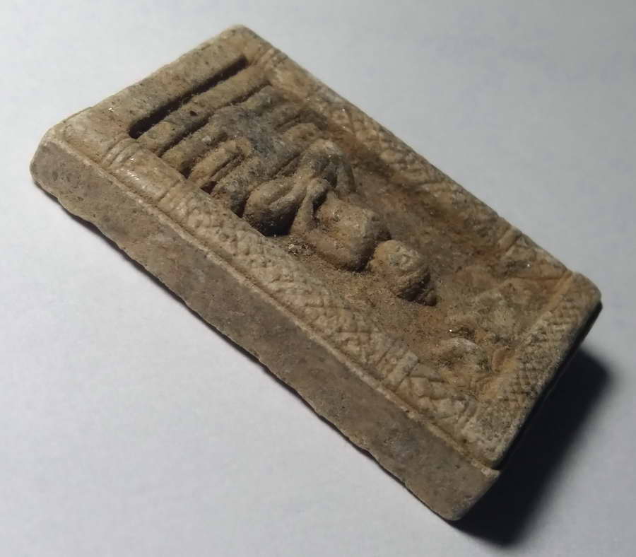 รหัสสินค้า จตุคามรามเทพ 065 พระพุทธสิหิงค์ จตุคามรามเทพ รุ่นพระนคร เนื้อผงผสมว่าน โรยแร่มวลสาร และผงตะไบชนวนพระบูชา สร้างปี 2553 พระรายการนี้ให้เช่าบูชาแล้ว